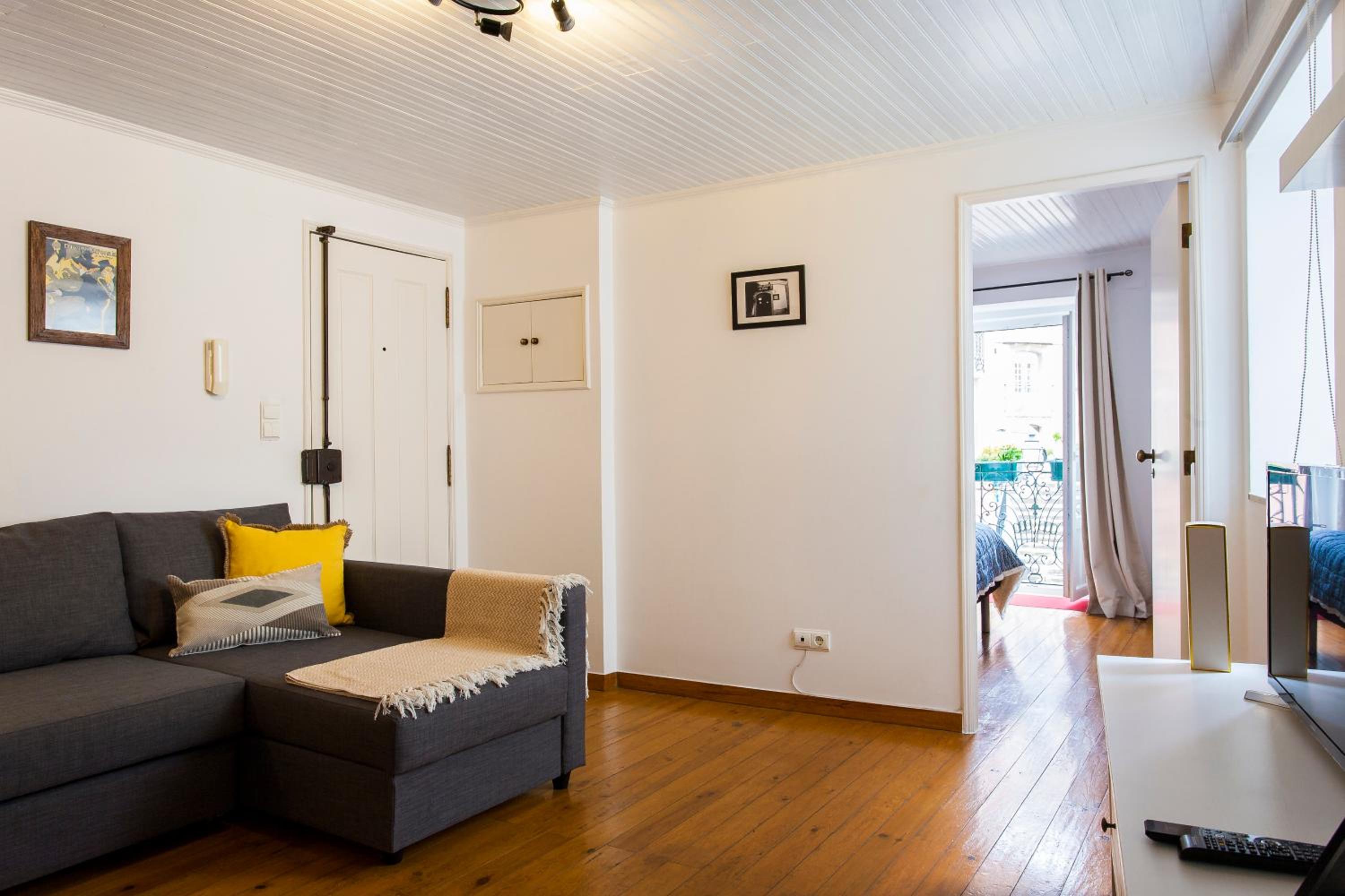 GuestReady - Bright flat in Alfama view 5