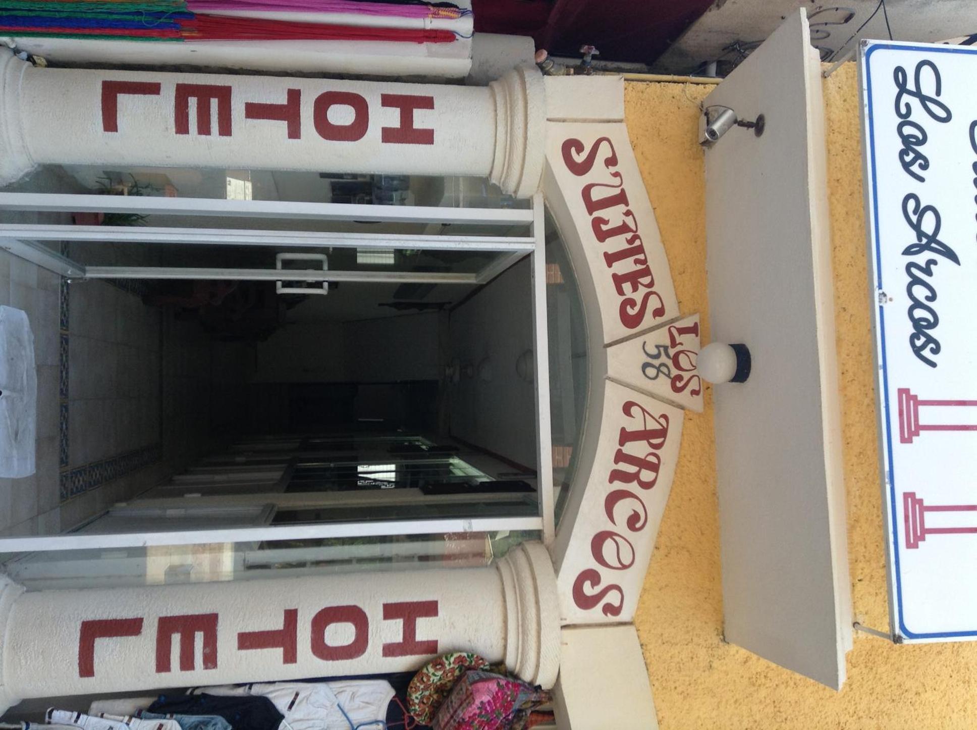 Hotel Suites Los Arcos - Image 1