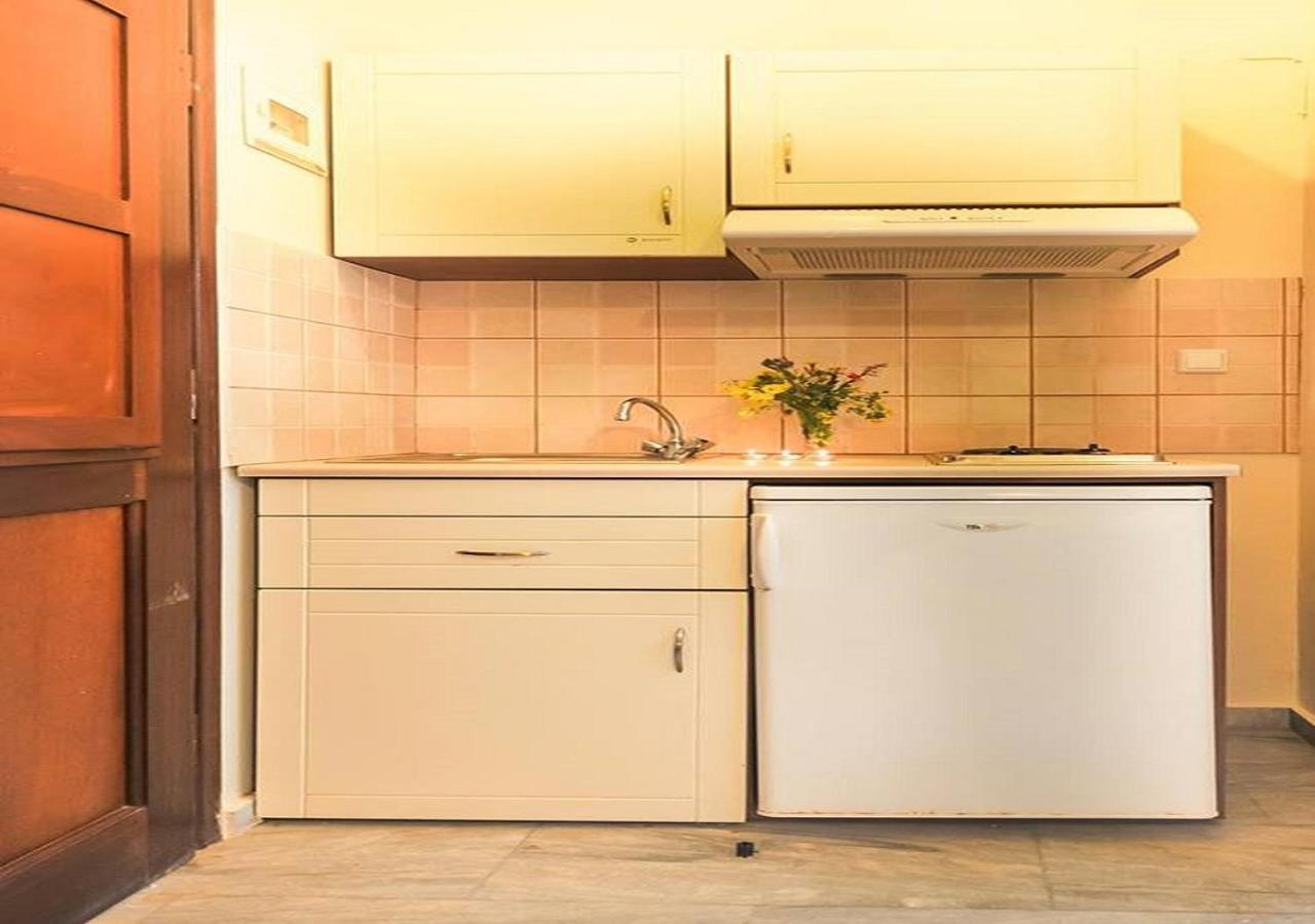 Kalypso Studios en Mirtéai — kitchen