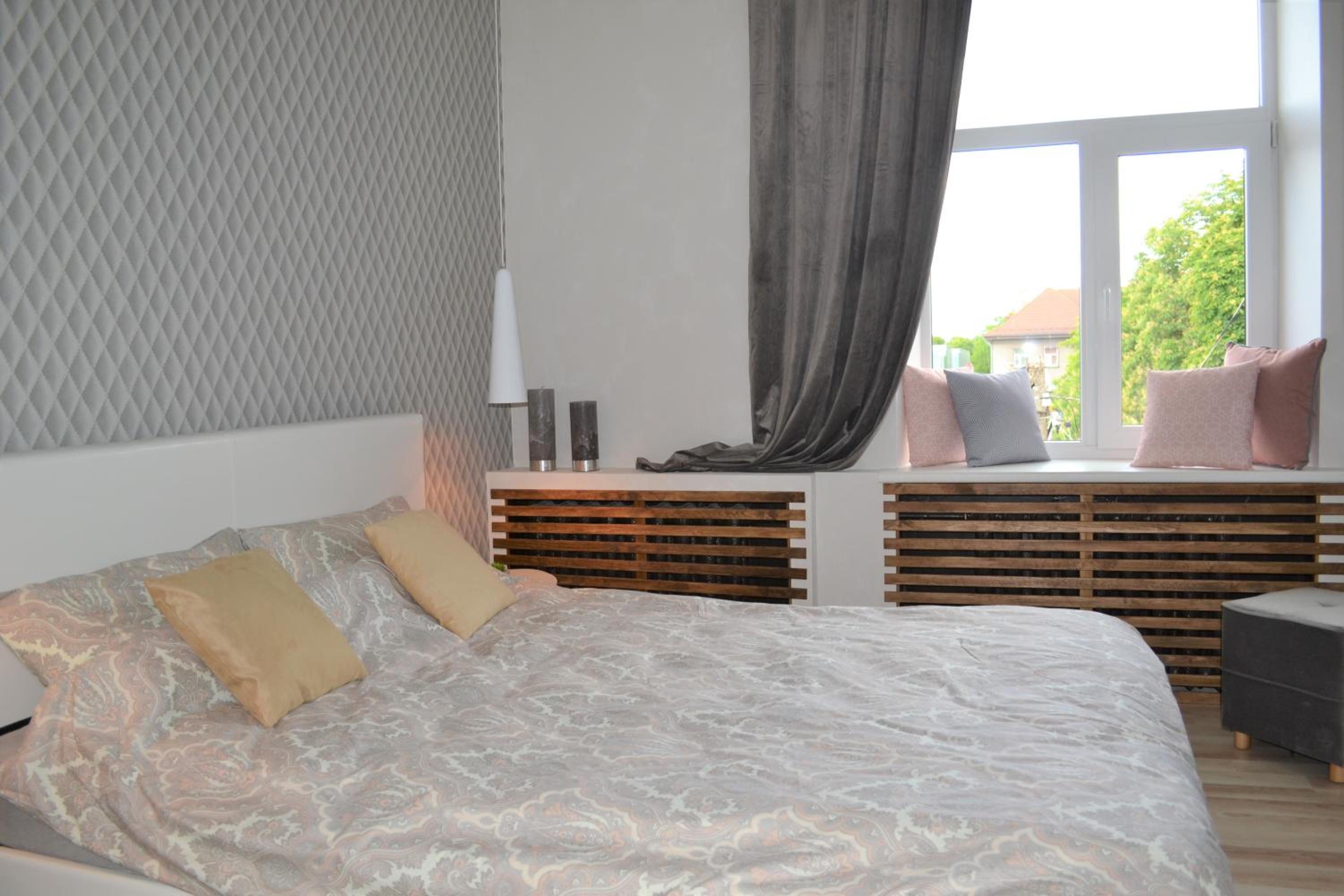 Vee 4 City Center Apartment view 3