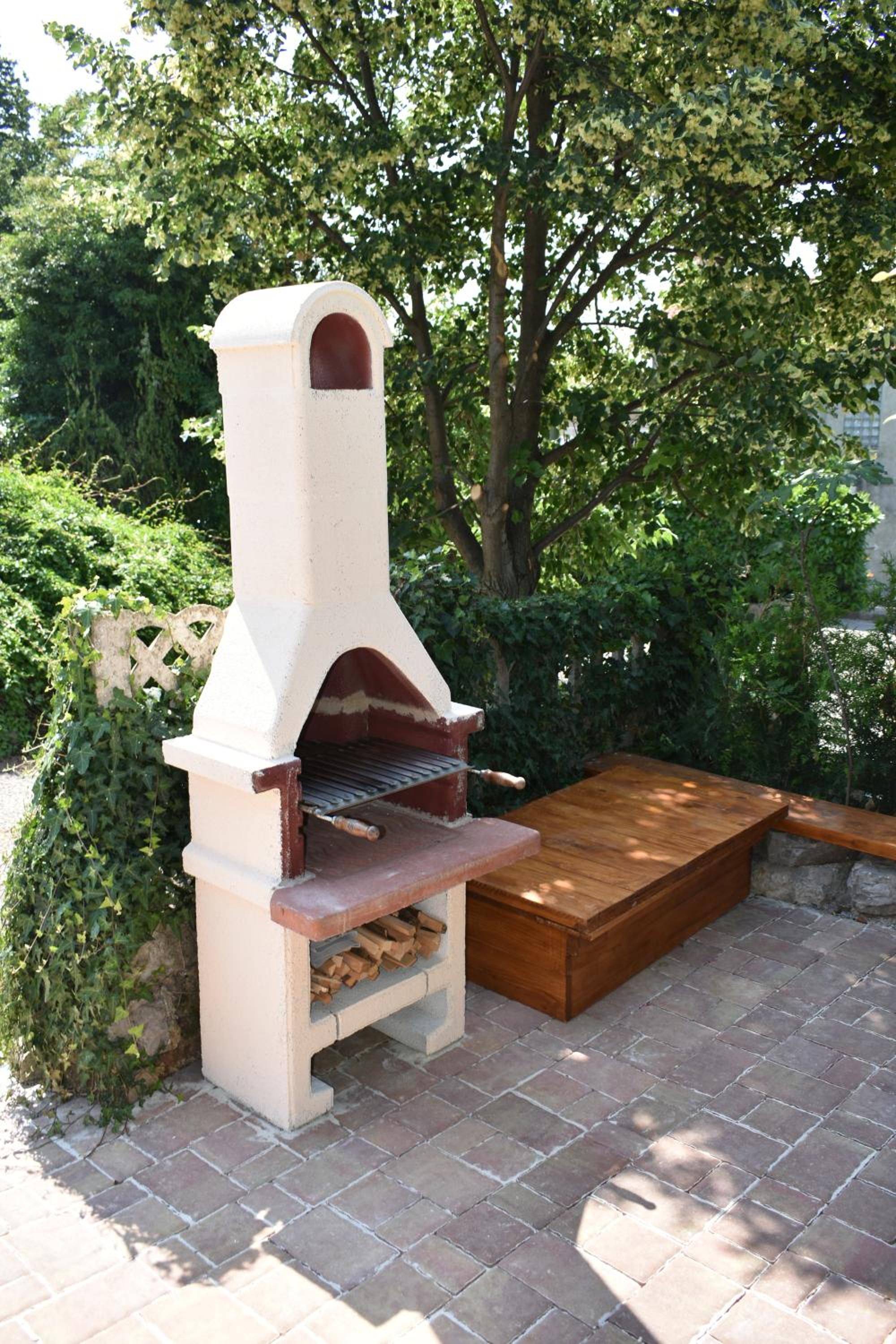 Photo 8