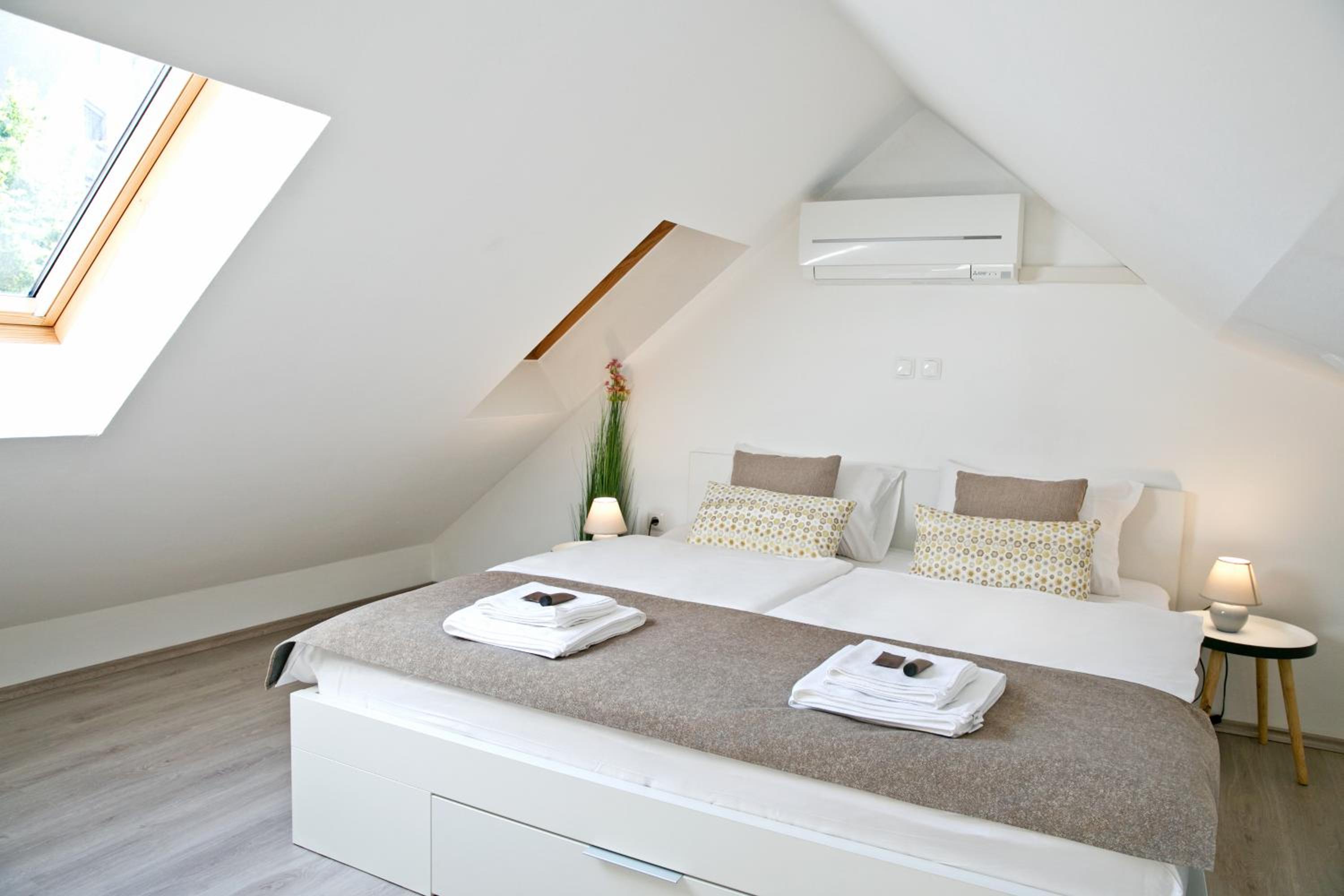 Apartments Hiša Pod Gradom