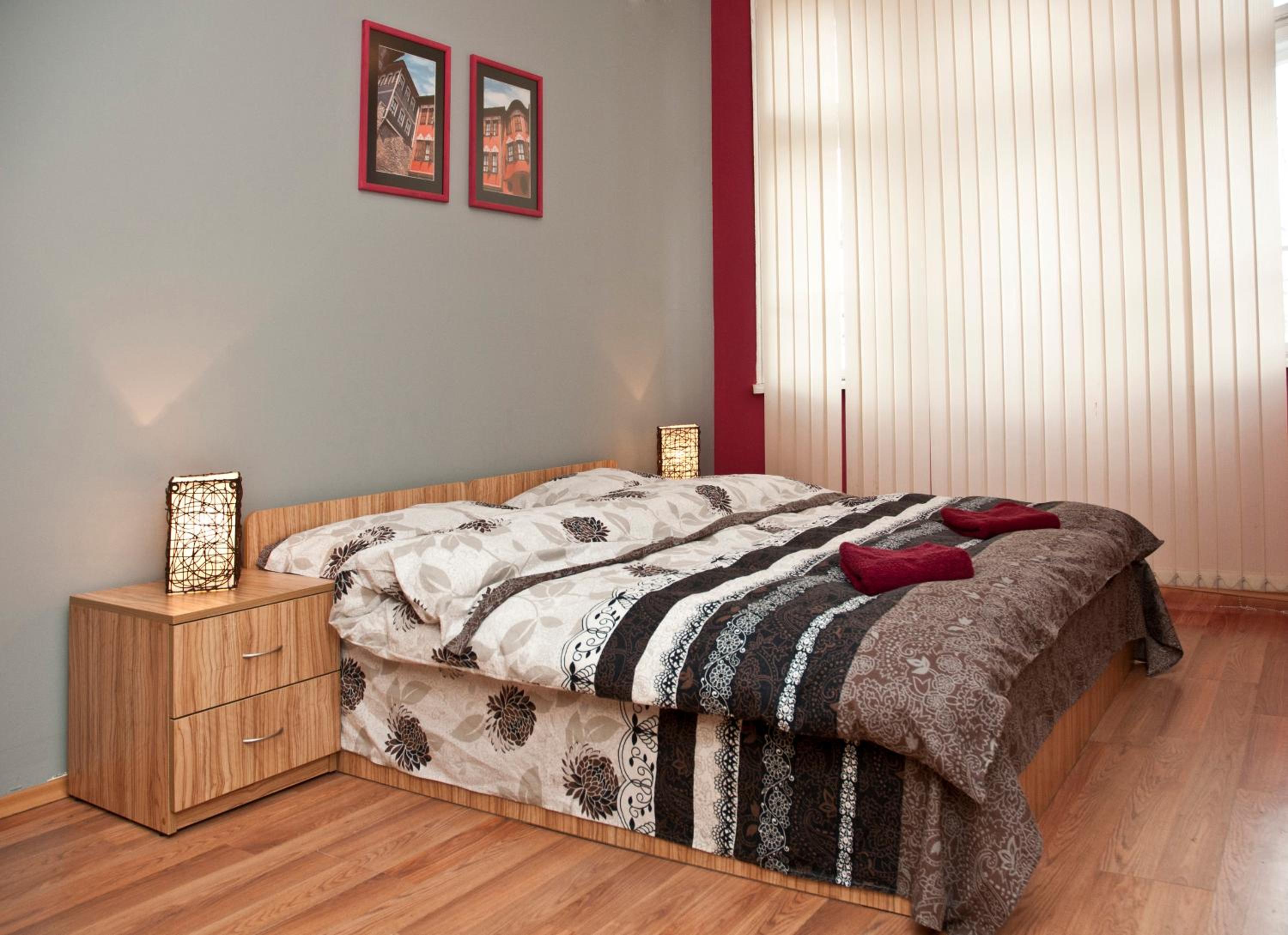 Hostel Mostel Hub Rooms and Apartments