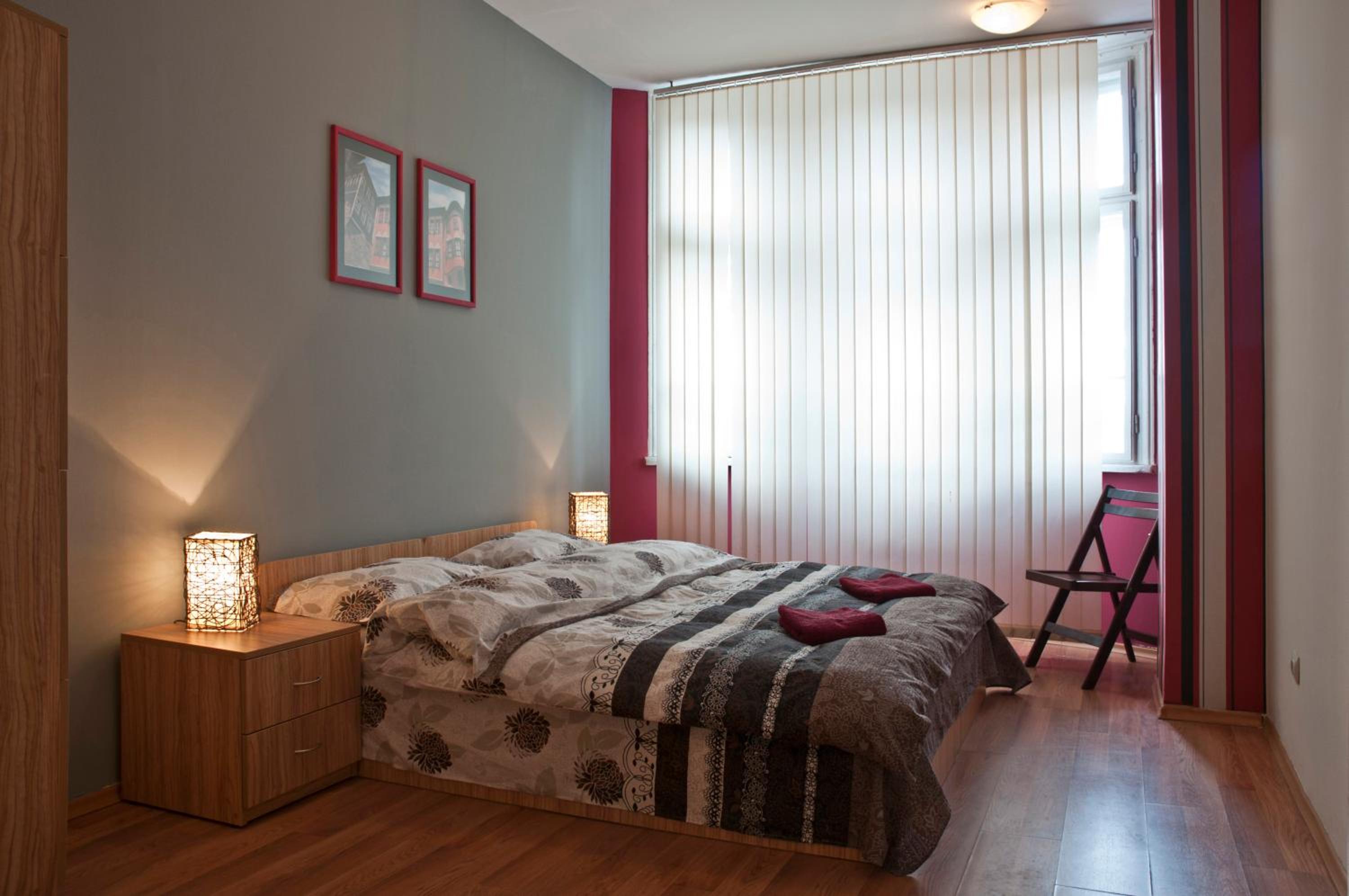 Hostel Mostel Hub Rooms and Apartments