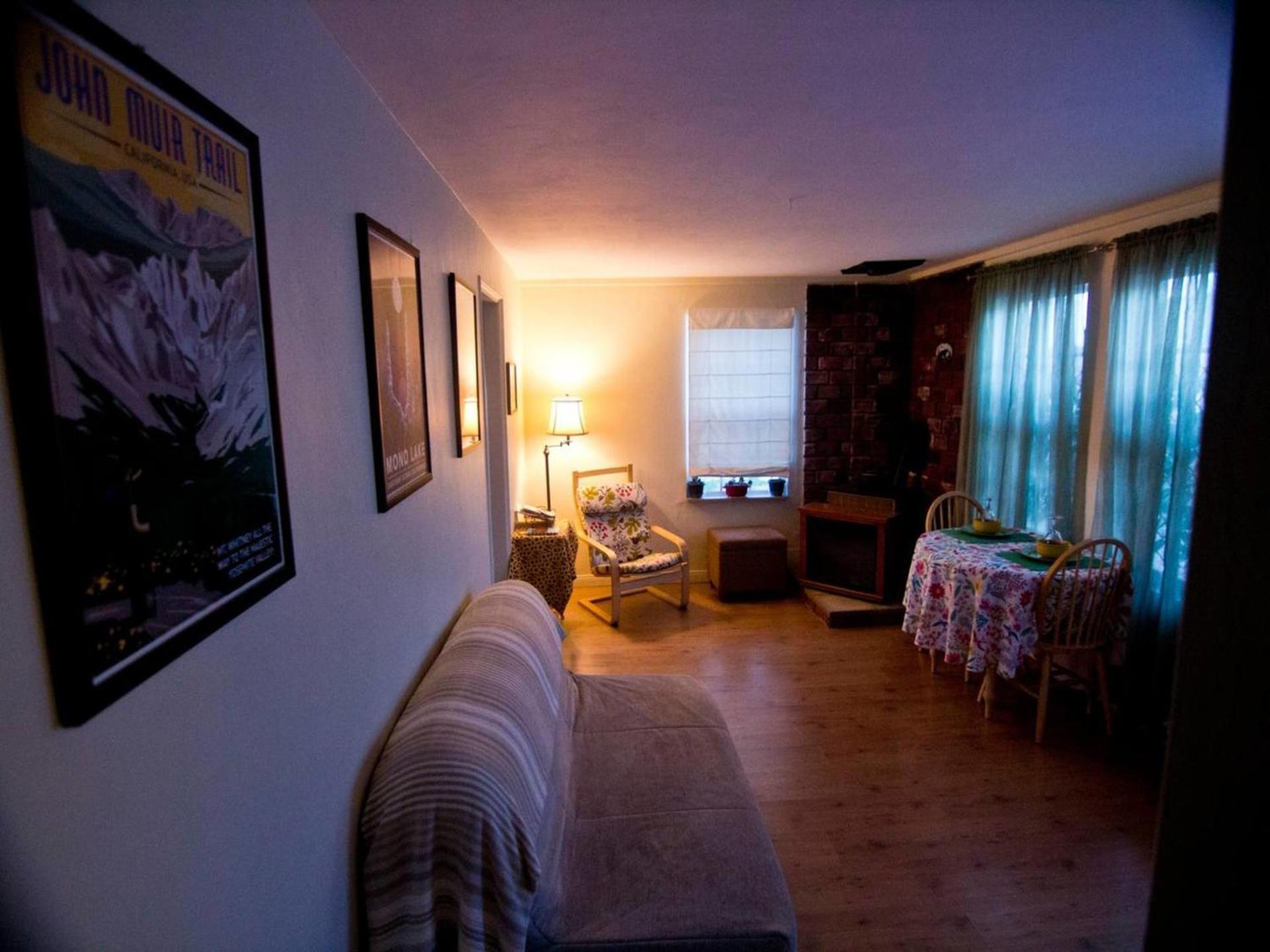 Cozy Muir Cottage - In Town - Pet Friendly view 3