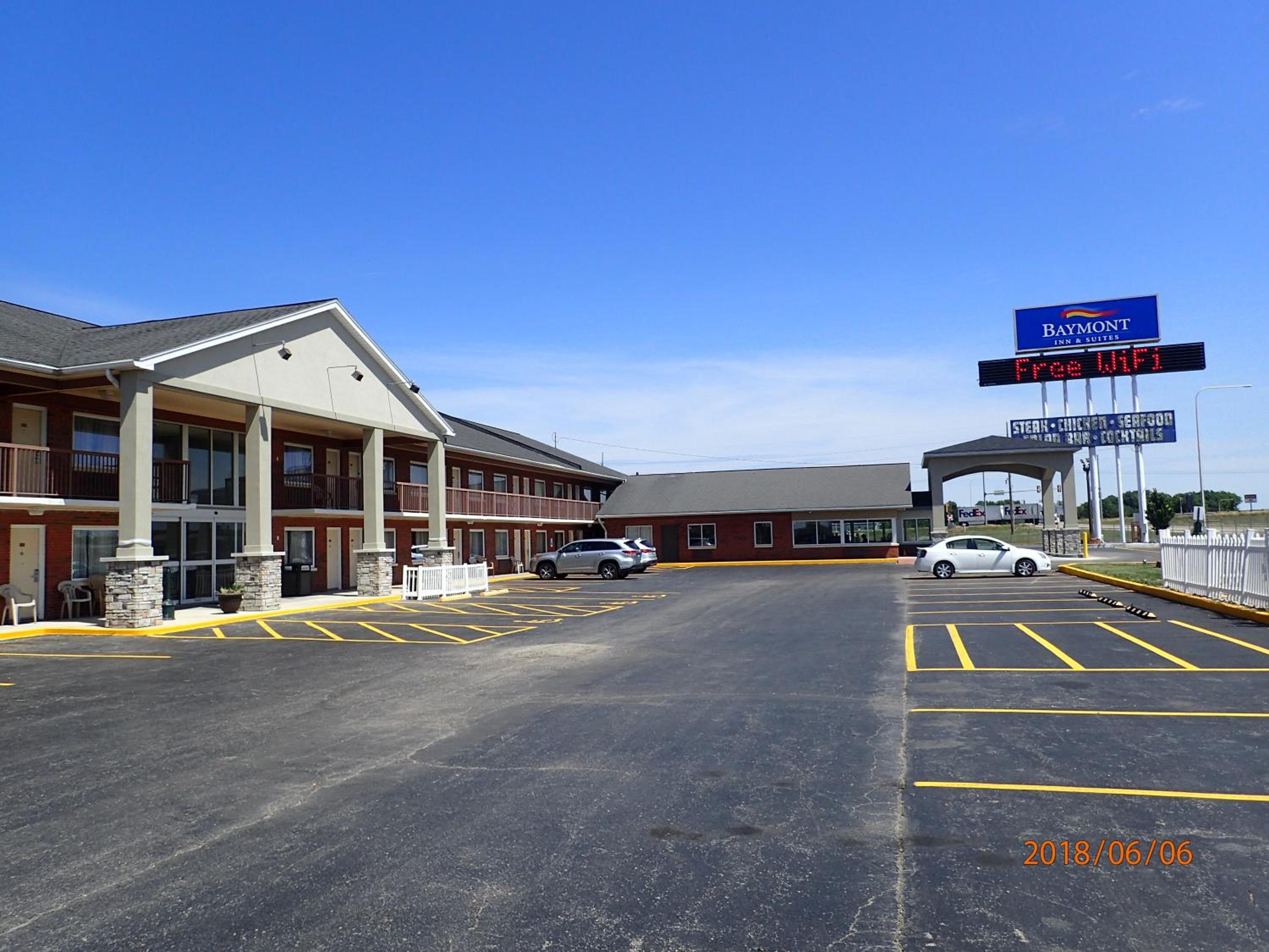 Effingham Vacations - Baymont by Wyndham Effingham - Property Image 9