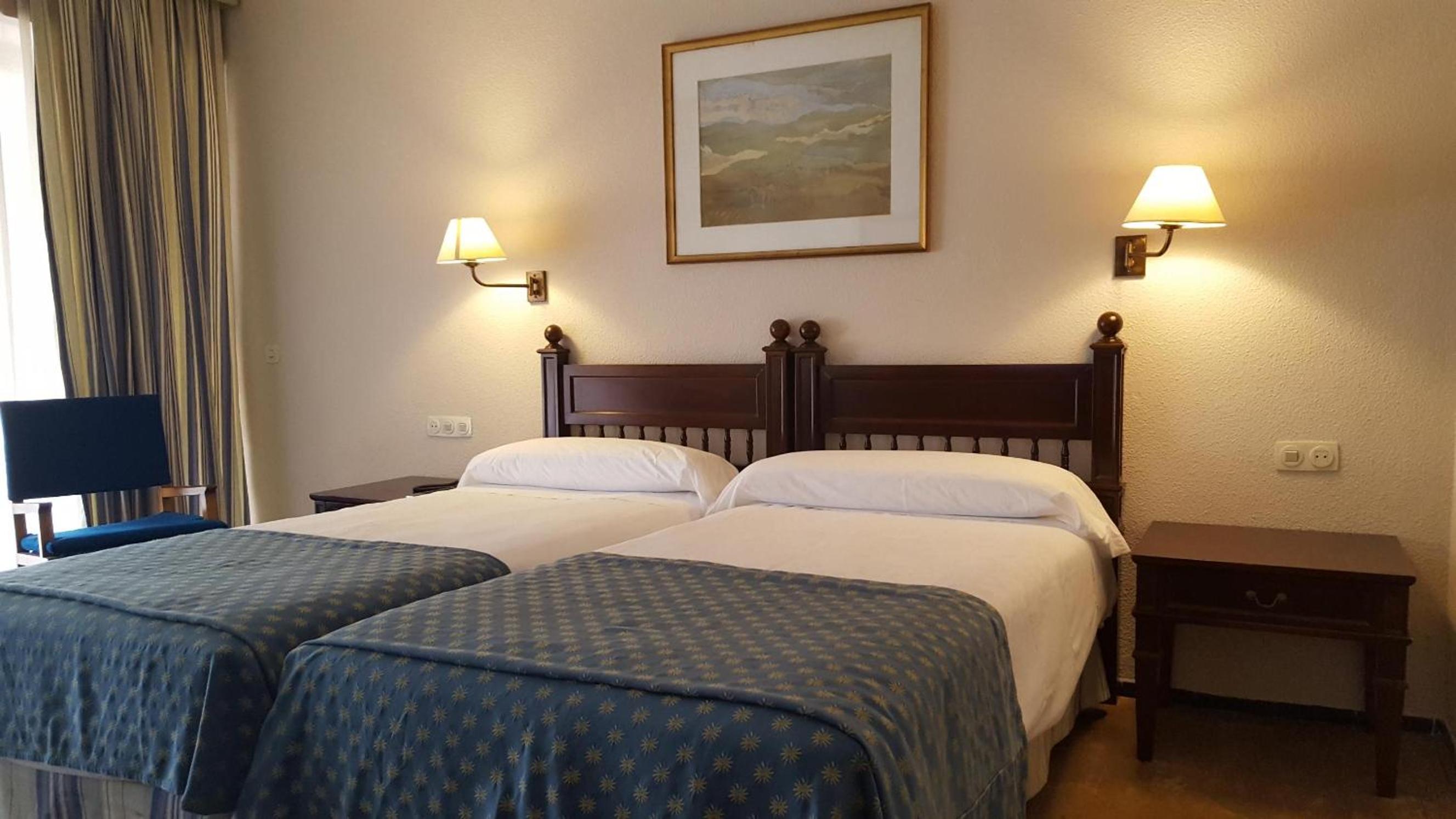 Parador de Ceuta en Ceuta — hotel room