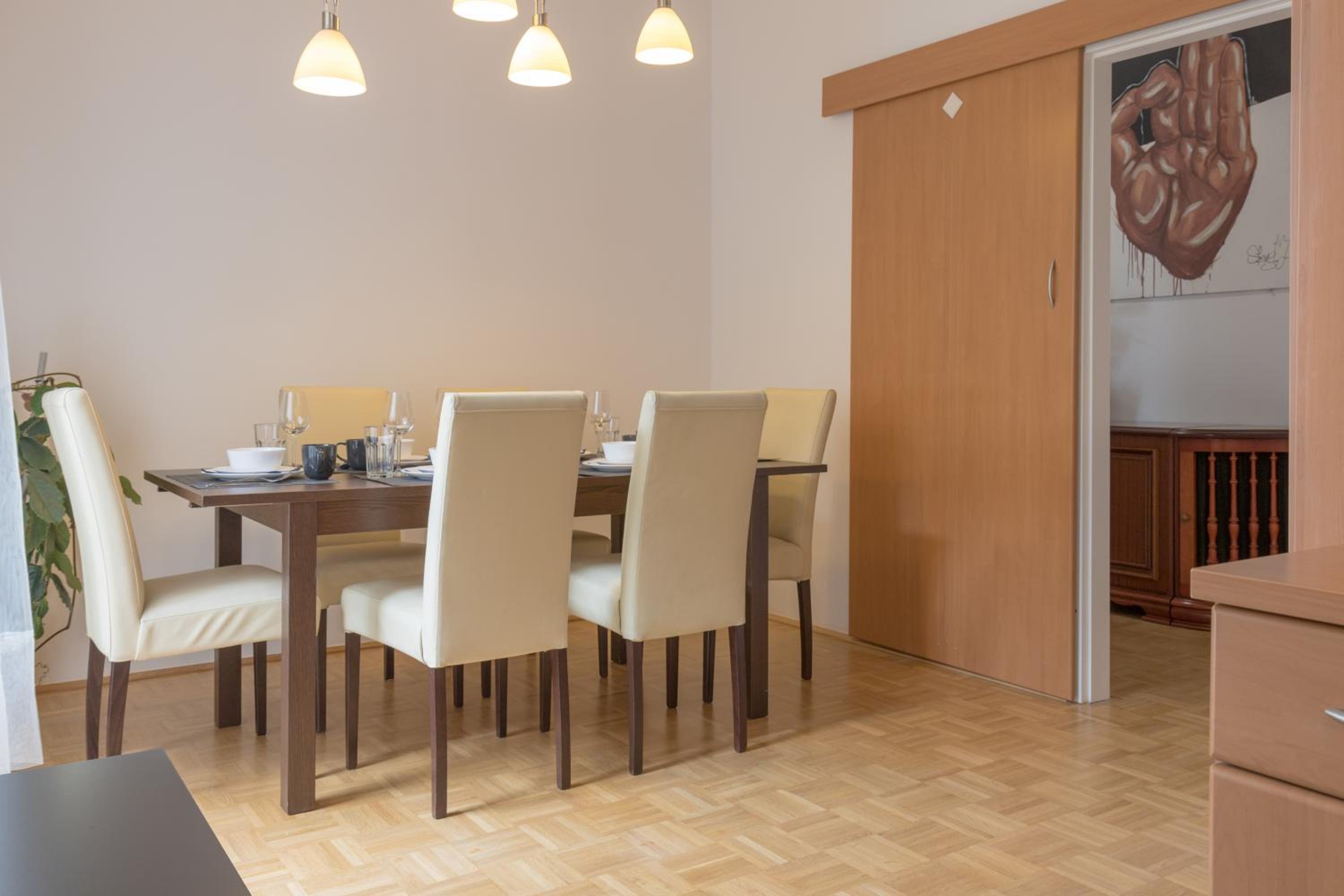 Kingsize Central Station Residence