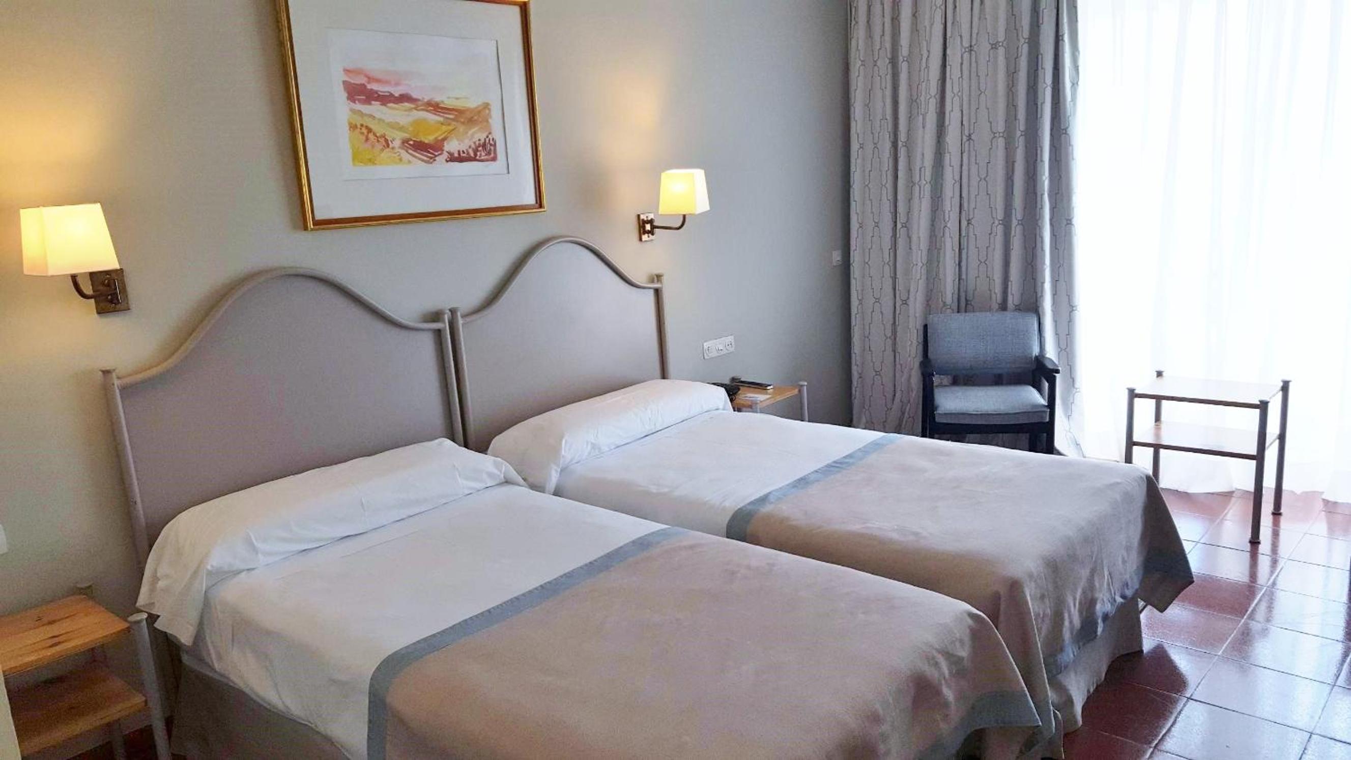 Parador de Ceuta en Ceuta — hotel room