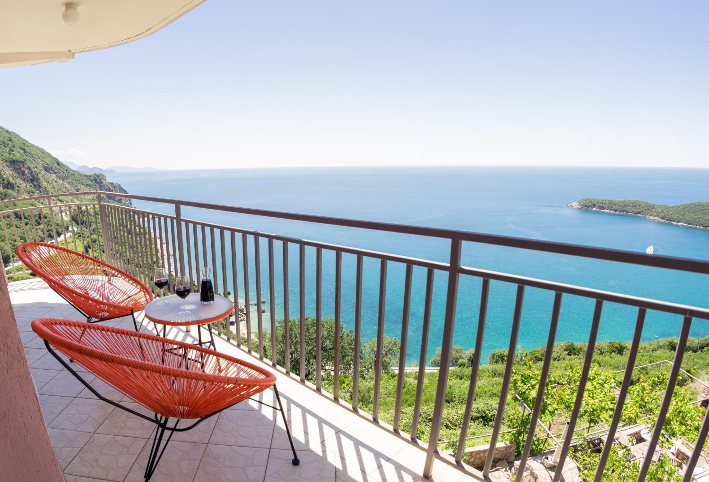Calma Vista Apartments