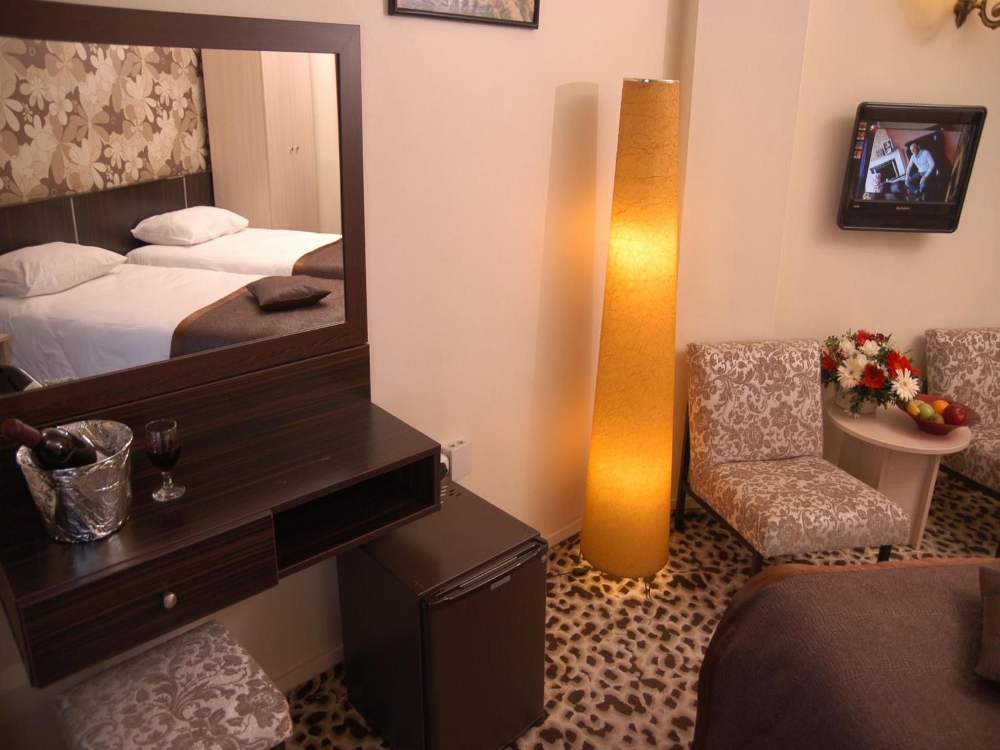 Maya Hotel - Image 18