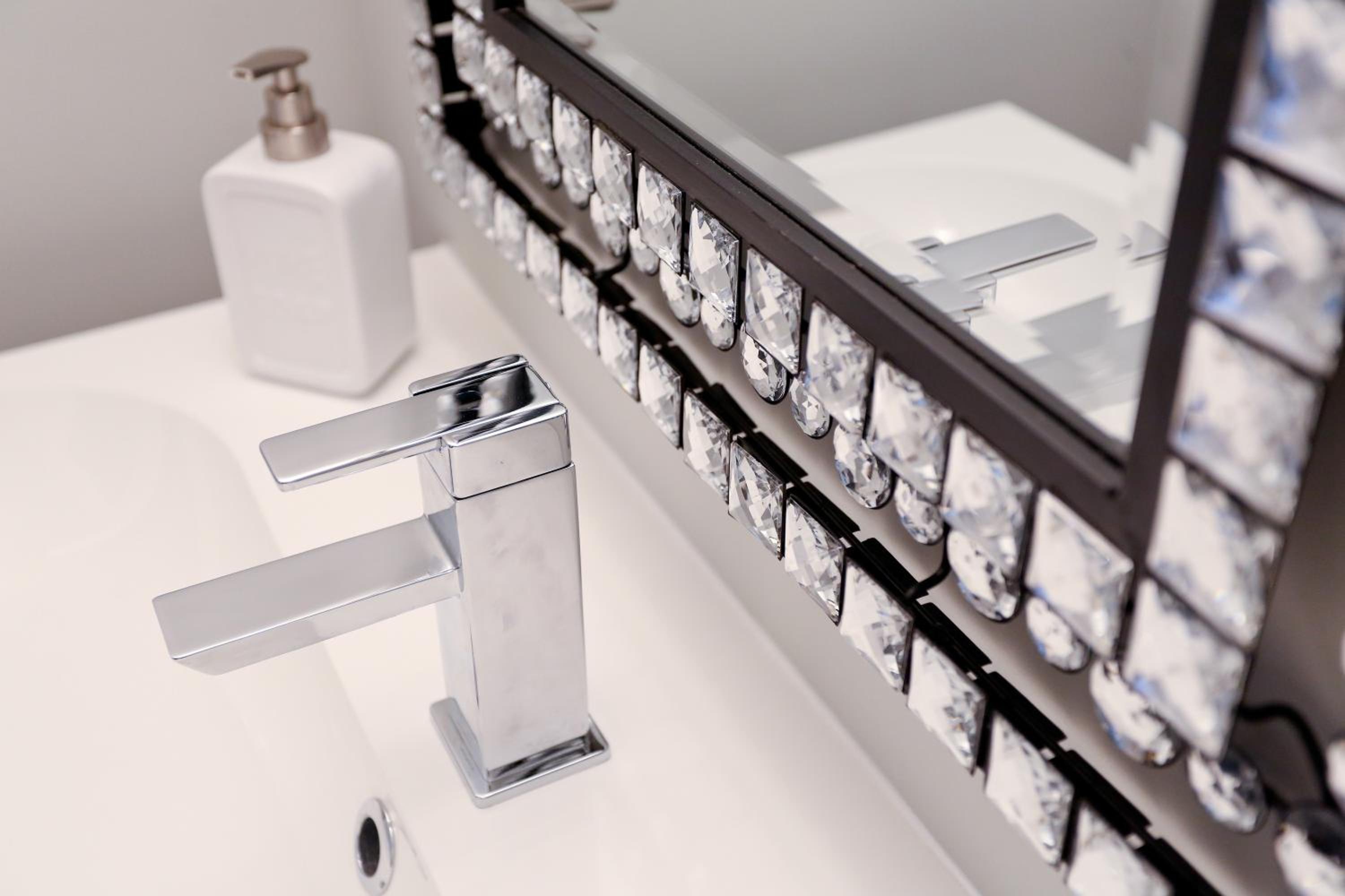 Kitchener Vacations - Boardwalk Homes - Executive Guest Rooms  Townhomes - Property Image 31