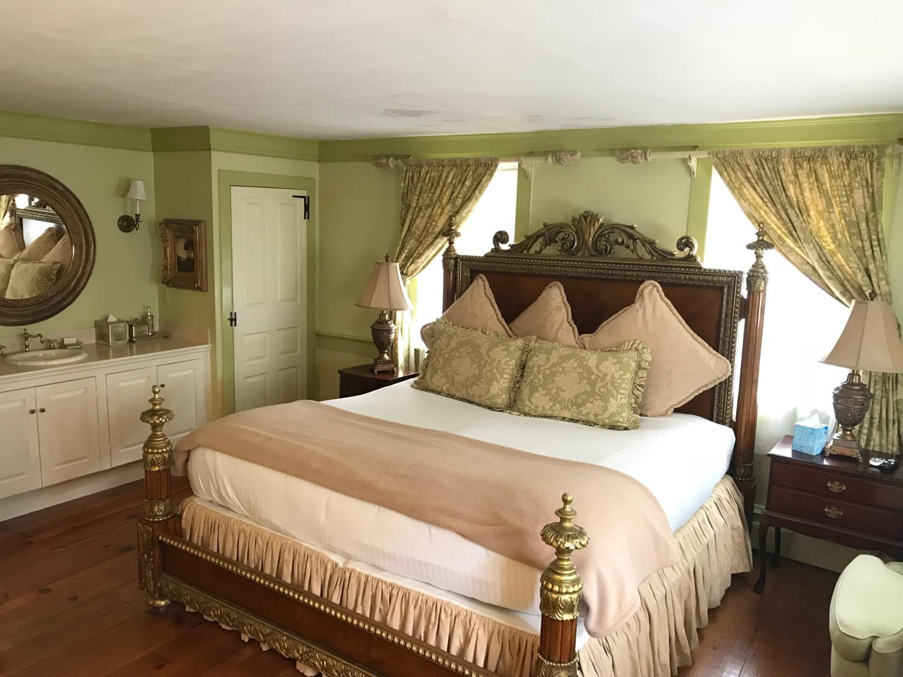 Admiral Farragut Inn