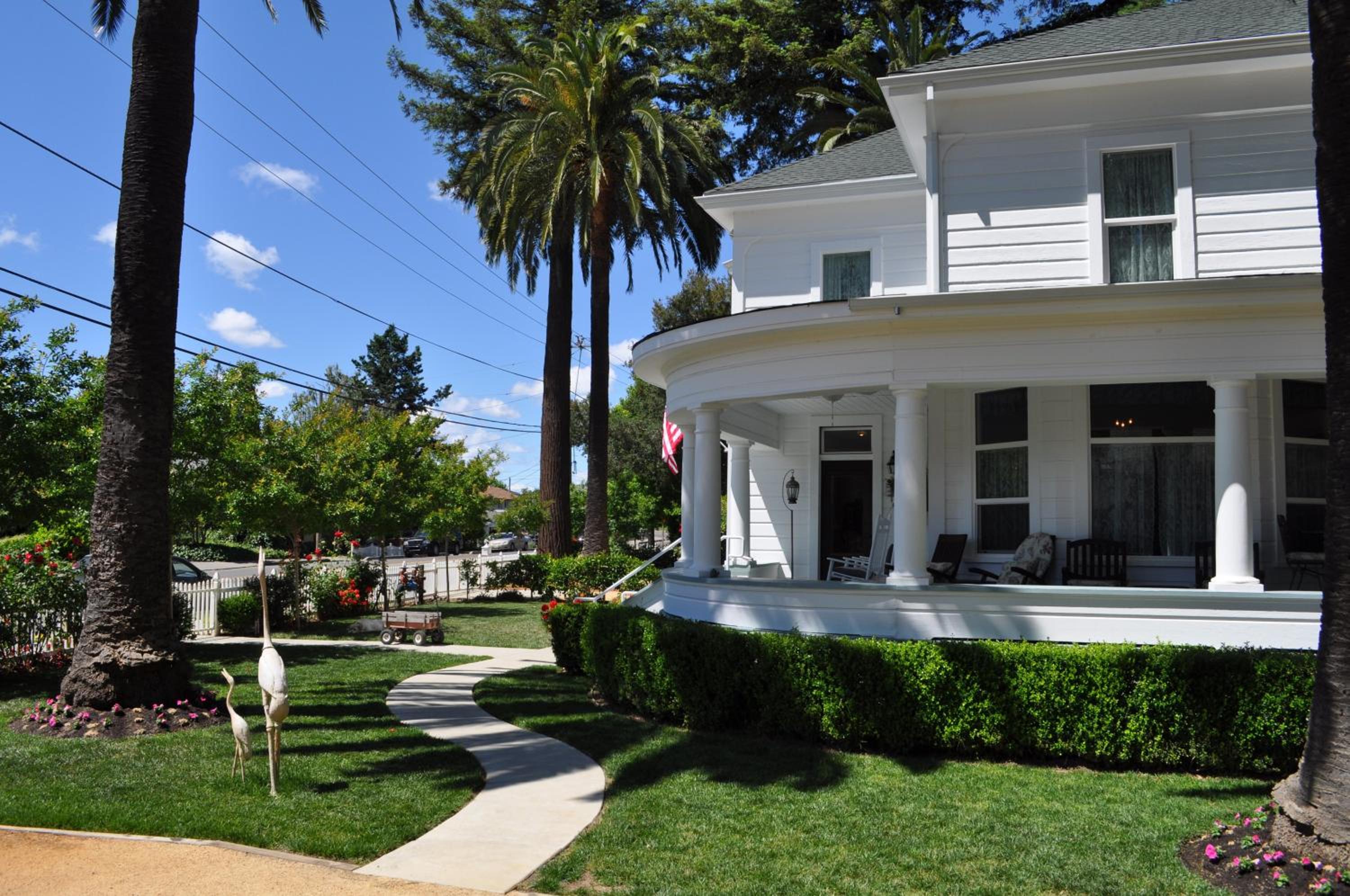 The River Belle Inn
