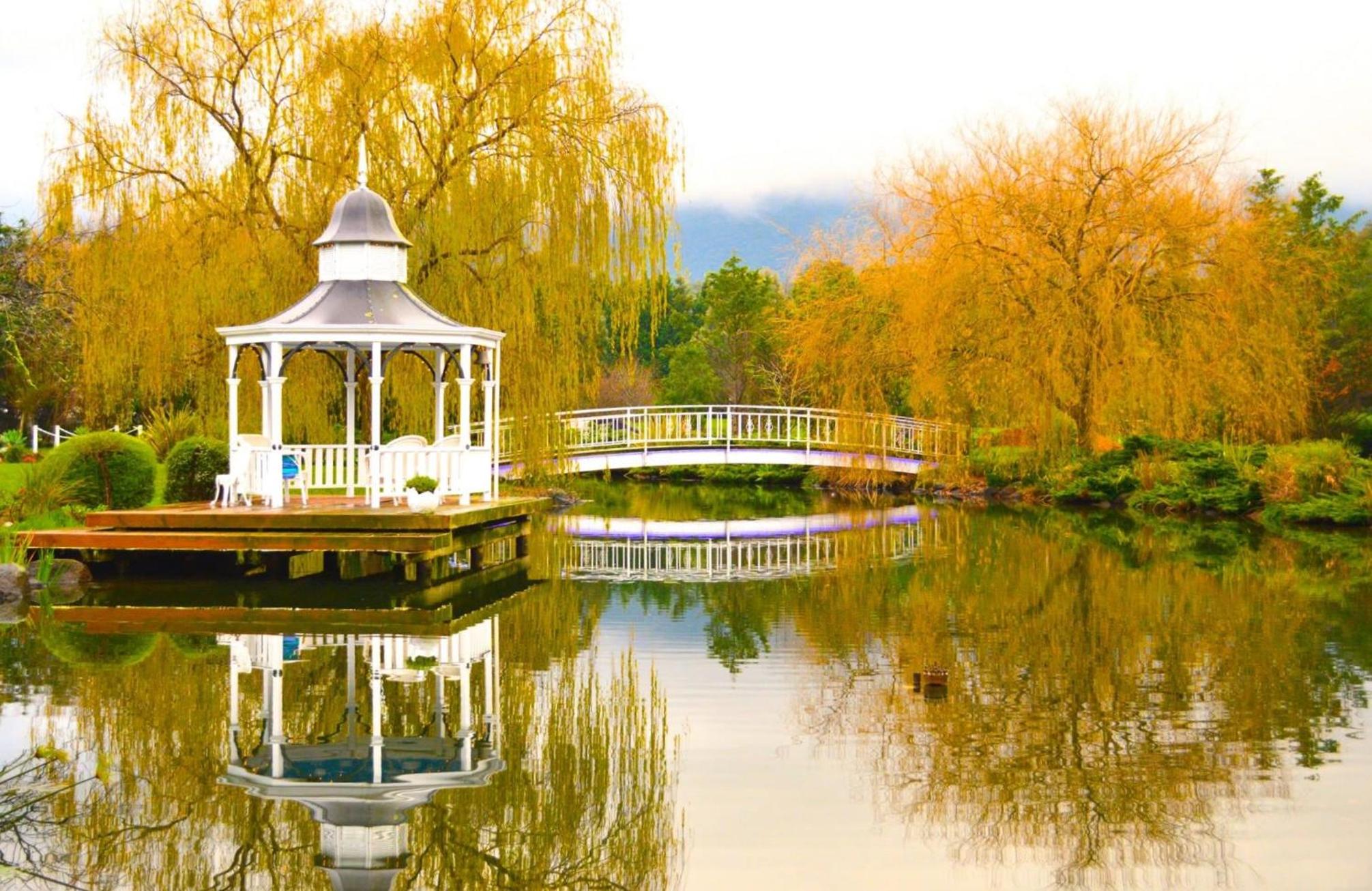 Lakeside Cottage Luxury B&B
