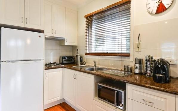 Lakeside Cottage Luxury B&B