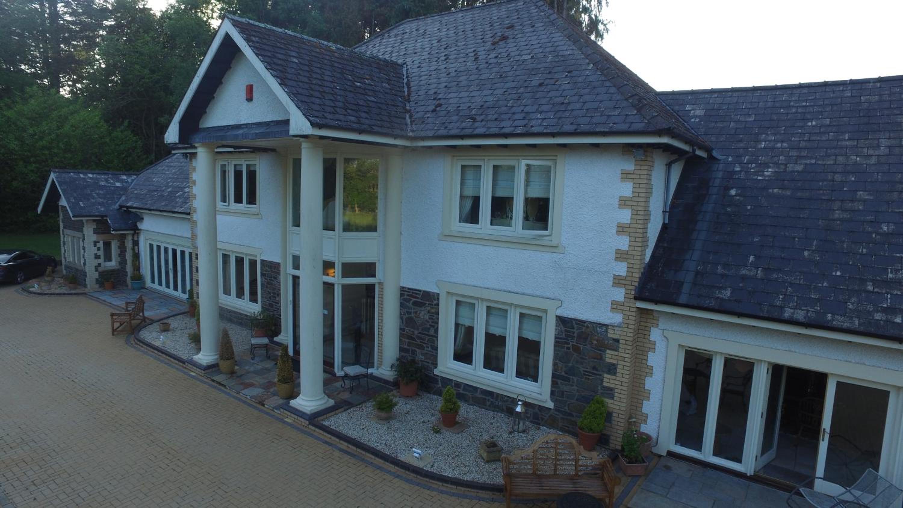Plas Y Dderwen Bed and Breakfast