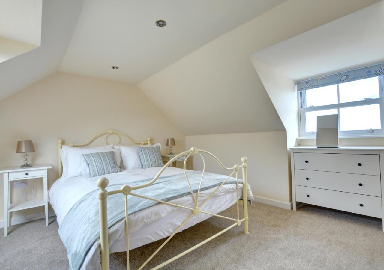 5 Bed in Amroth oc-pw9067