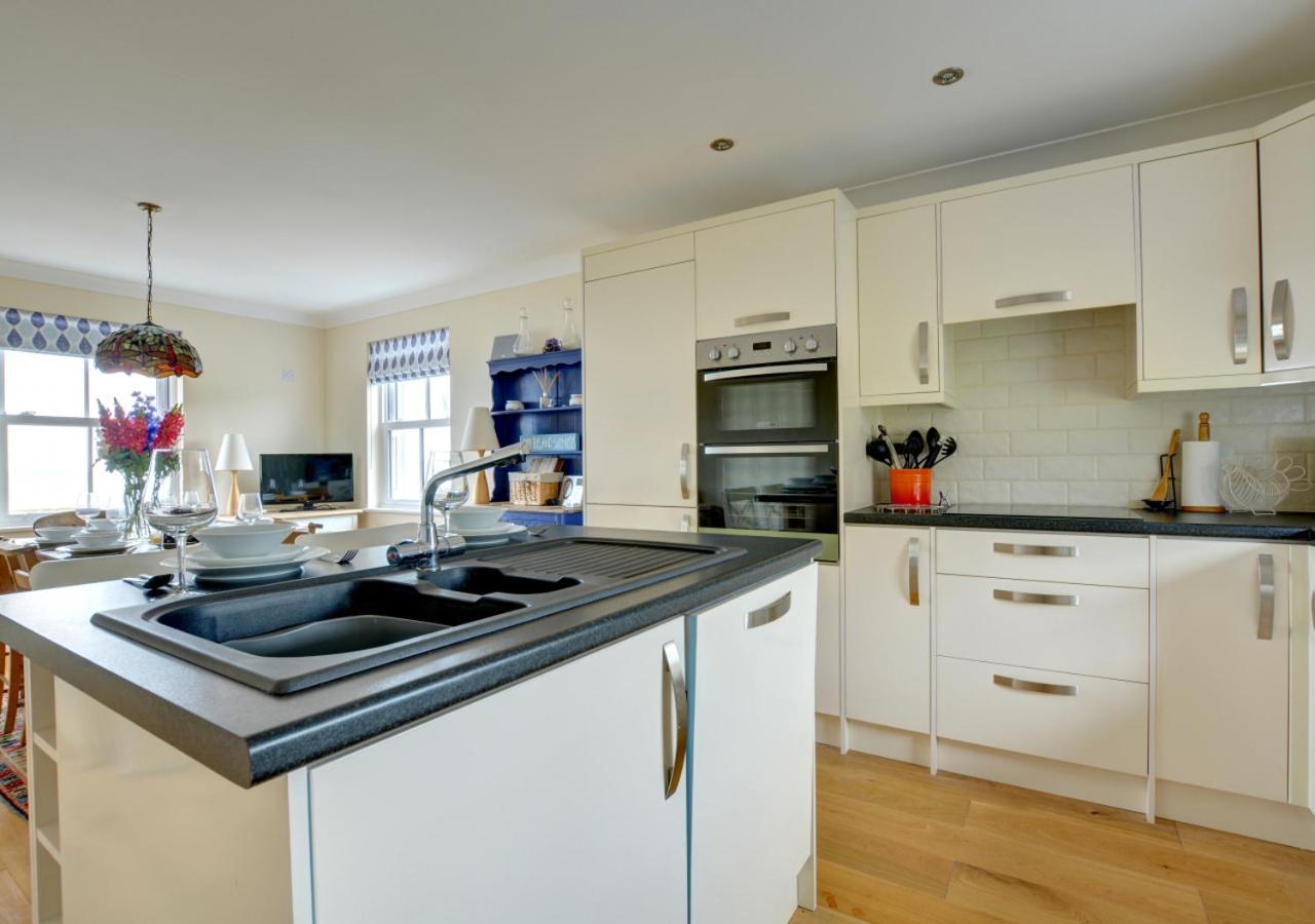 5 Bed in Amroth oc-pw9067