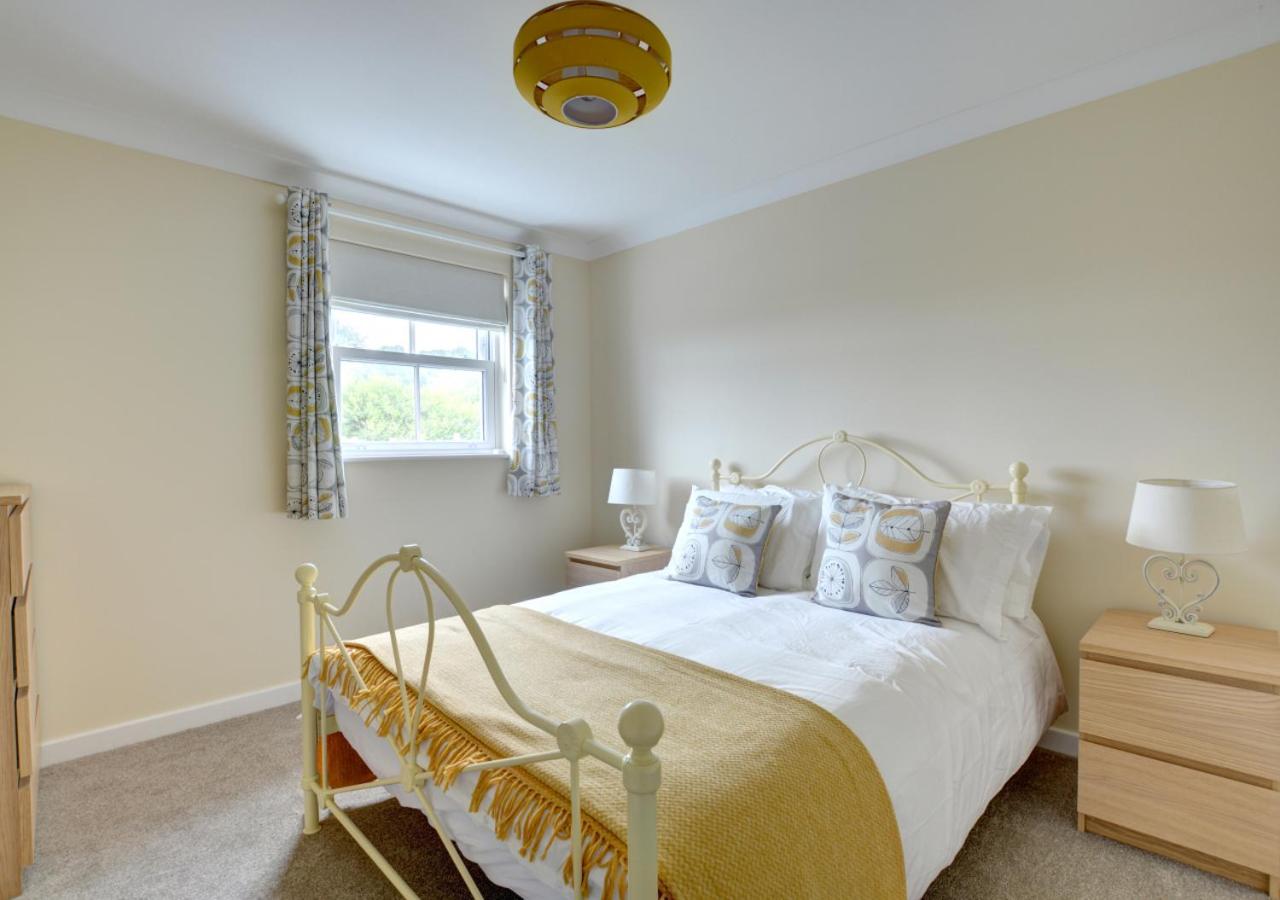 5 Bed in Amroth oc-pw9067