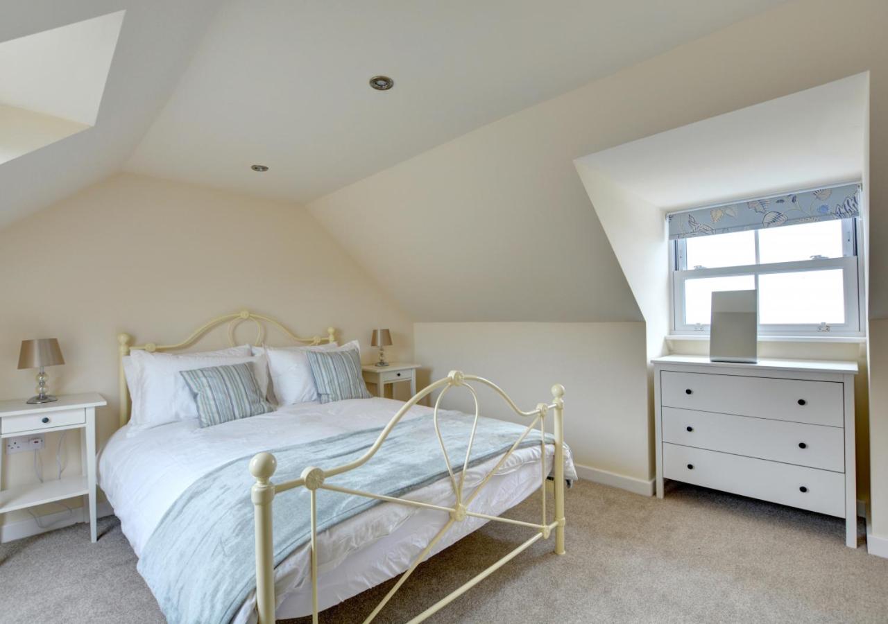 5 Bed in Amroth oc-pw9067