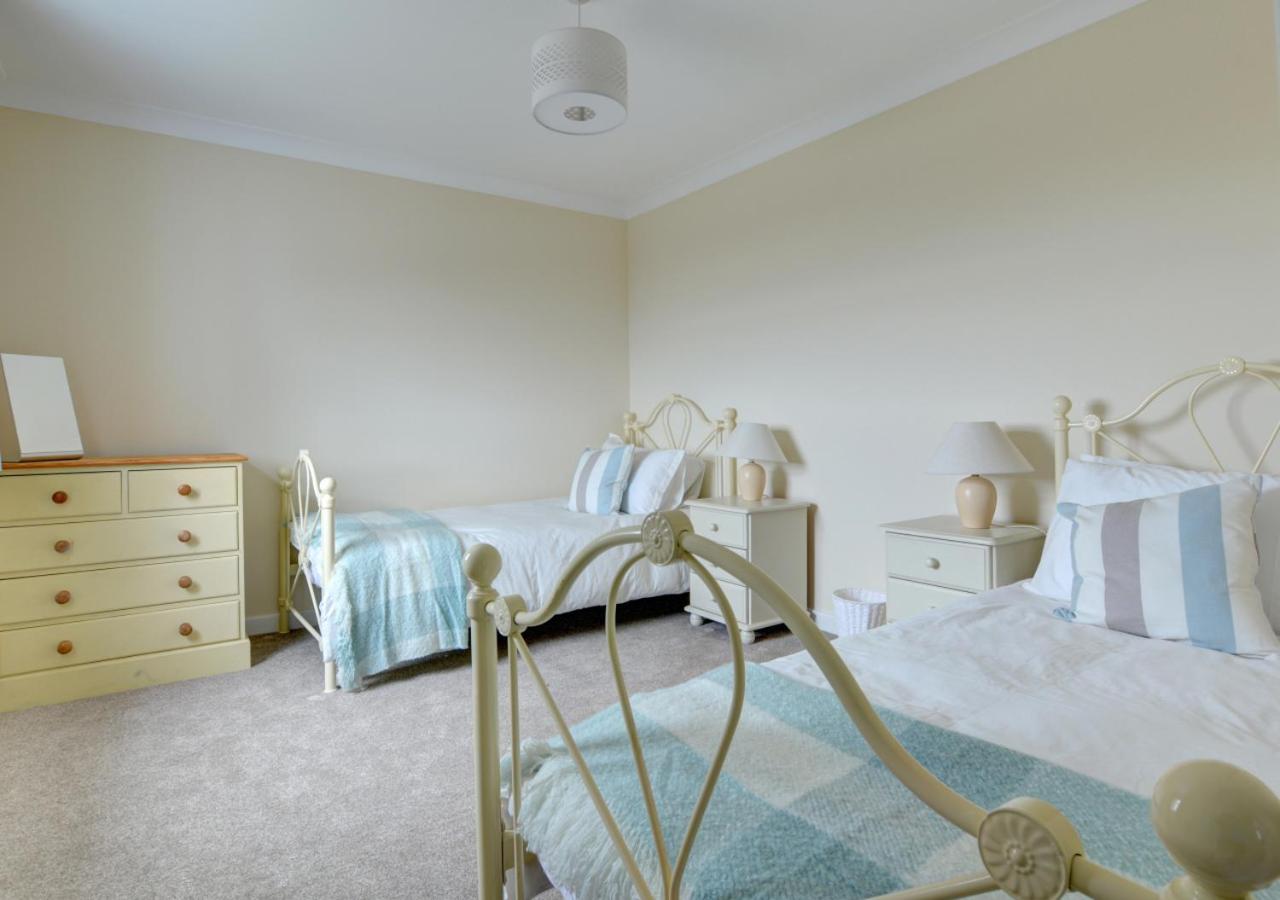 5 Bed in Amroth oc-pw9067