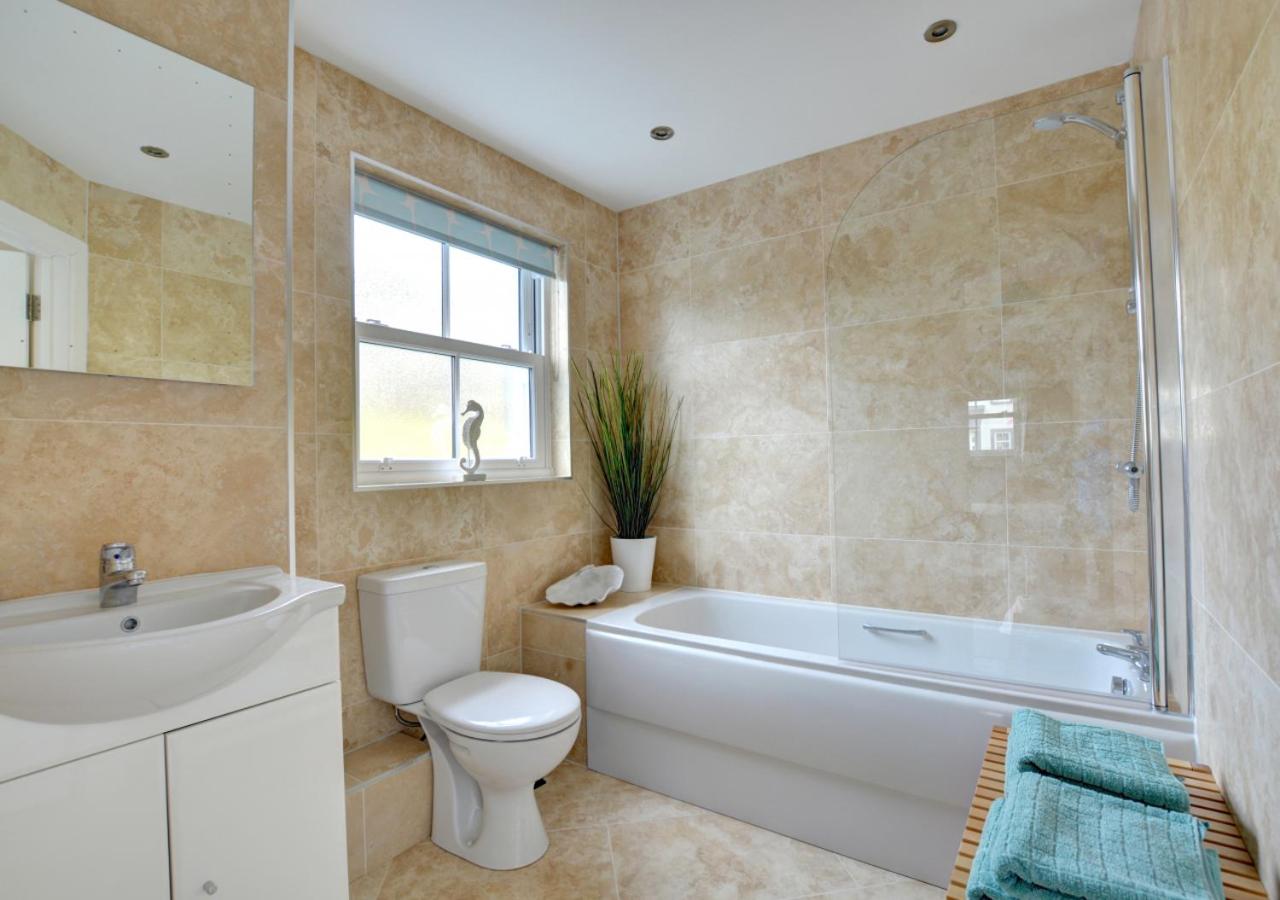 5 Bed in Amroth oc-pw9067