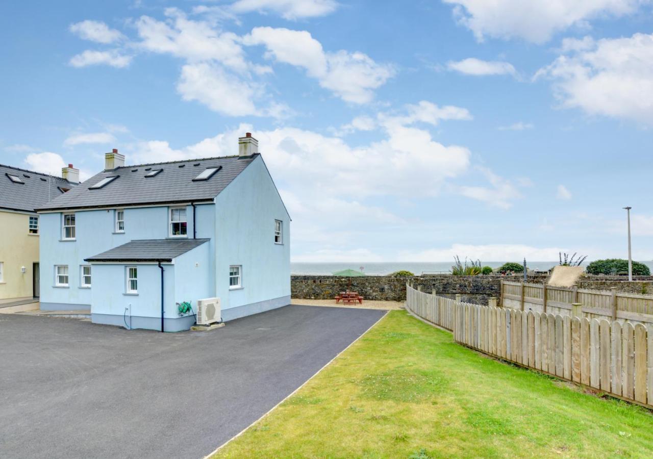 5 Bed in Amroth oc-pw9067