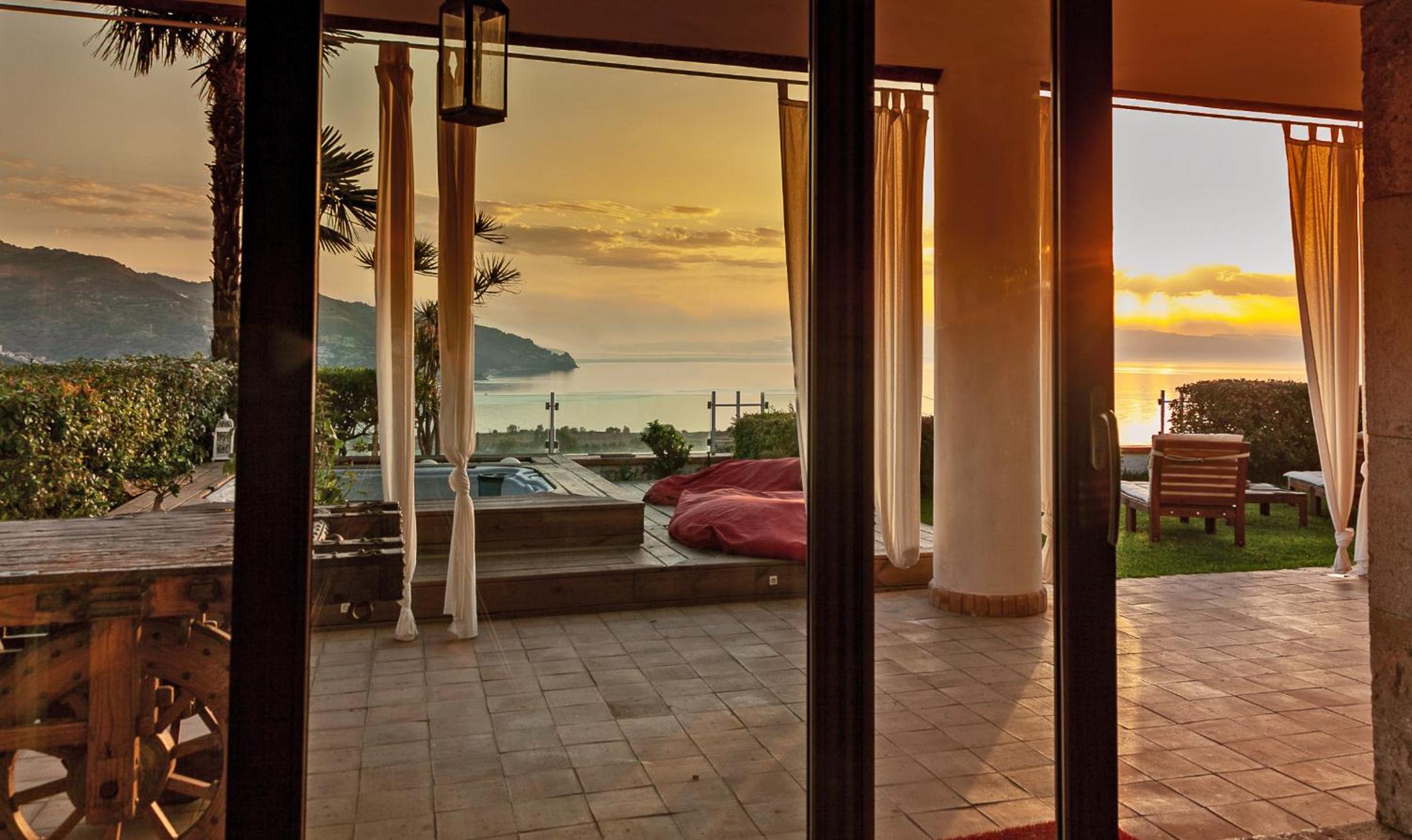 Luxury Taorum villa with spectacular sea views in Taormina