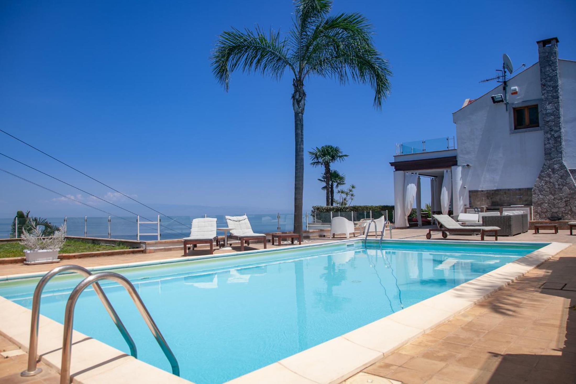 Luxury Taorum villa with spectacular sea views in Taormina