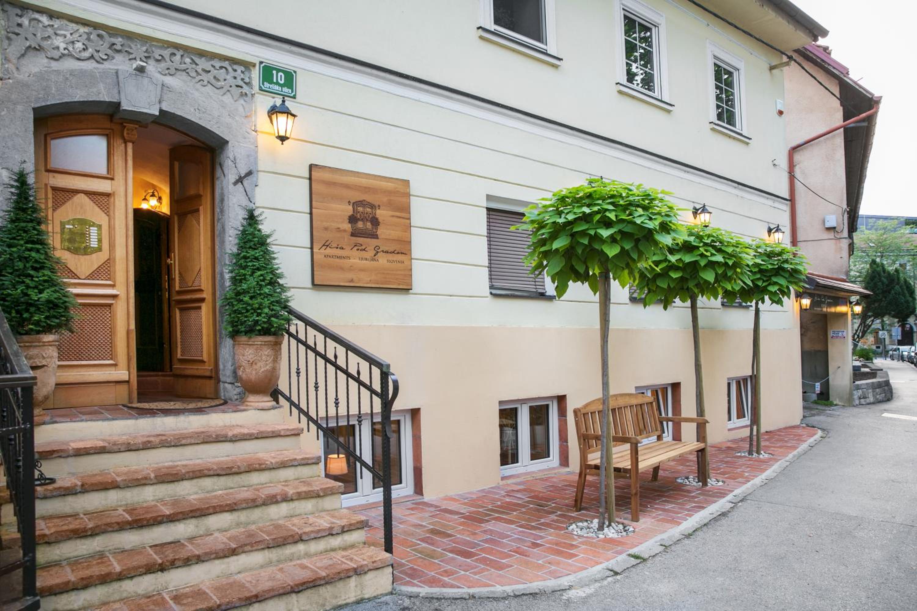 Apartments Hiša Pod Gradom