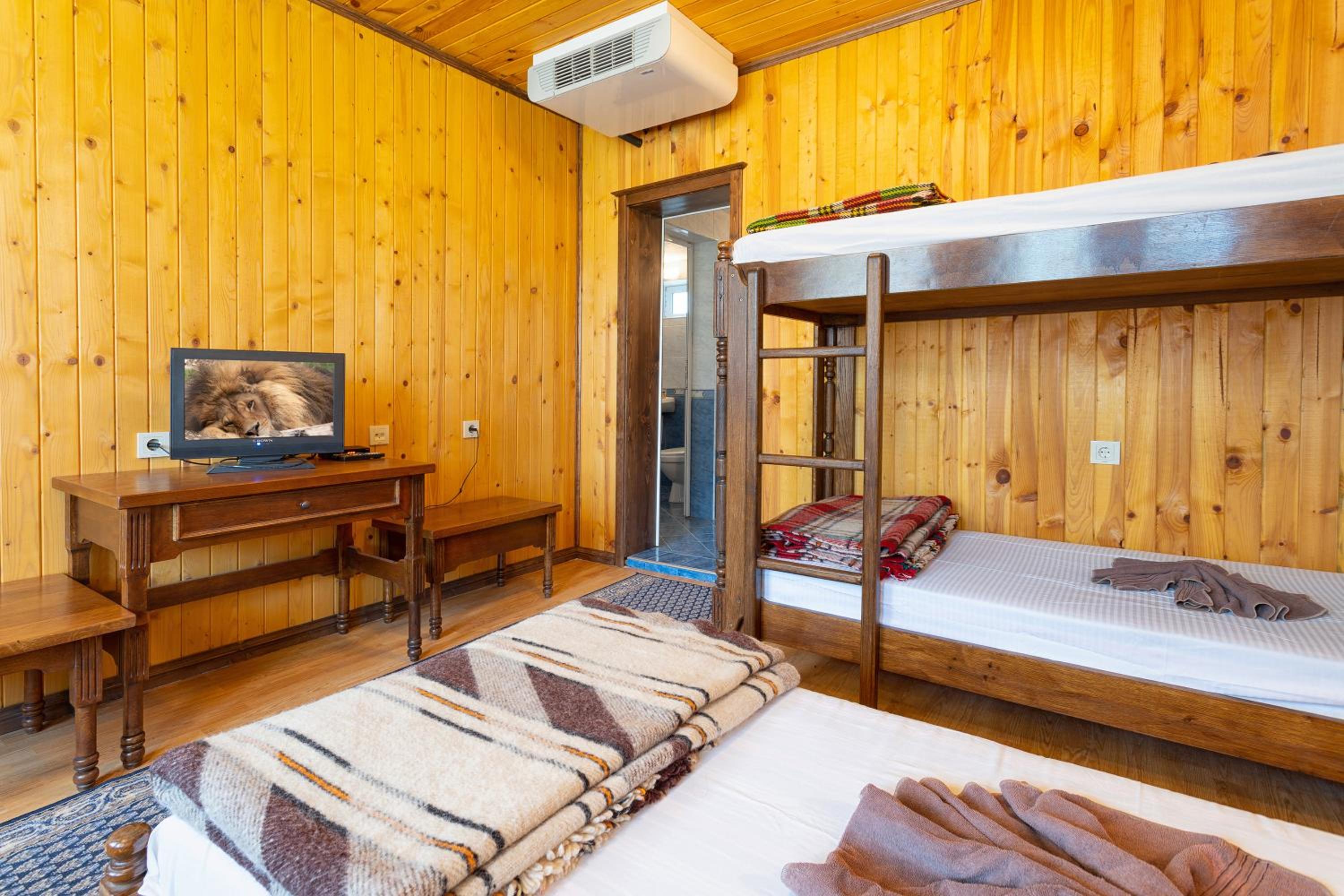 Guest Houses Apriltsi