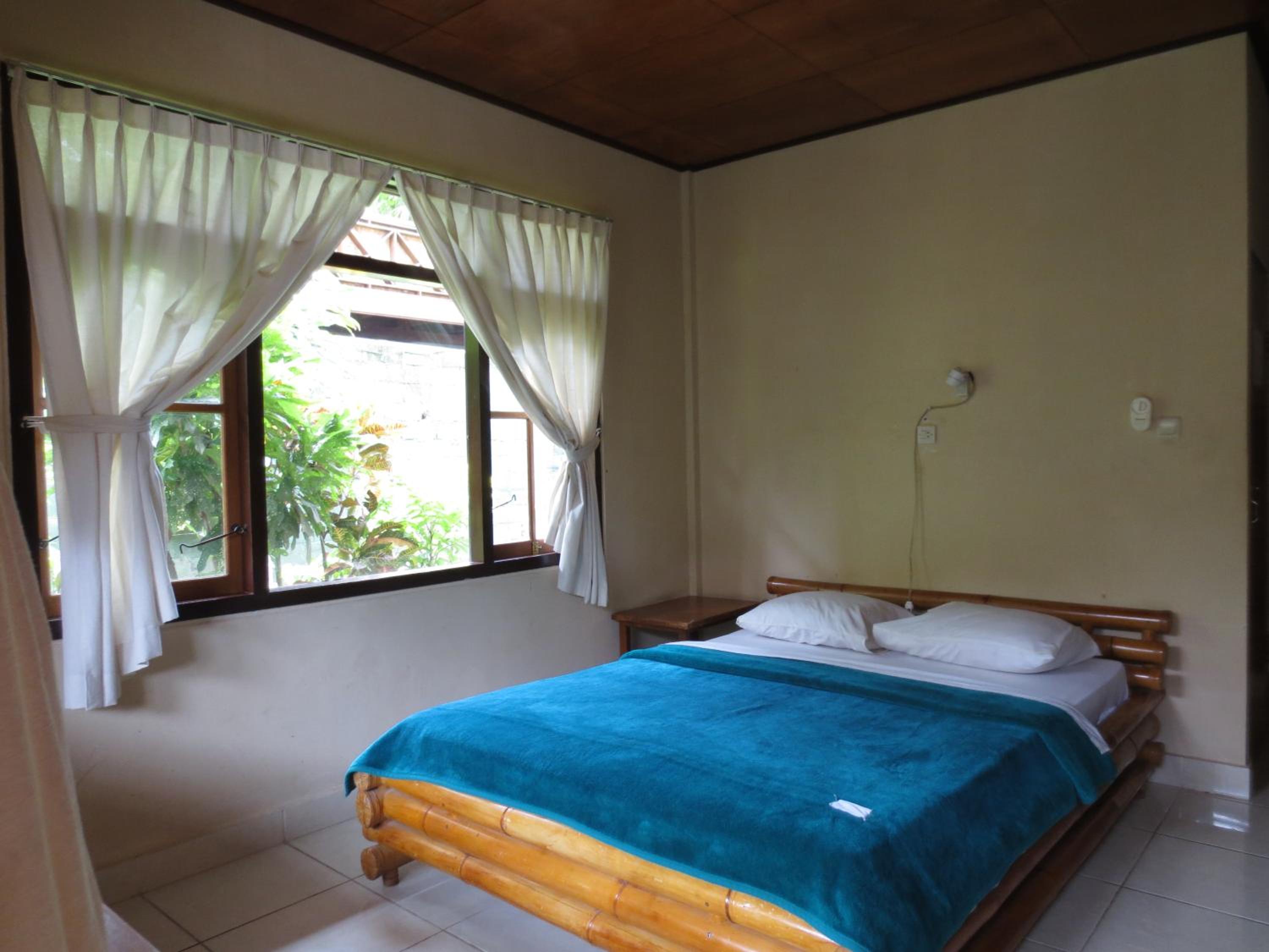 Paradise Palm Beach Bungalows and Dive Center, Tulamben - 23