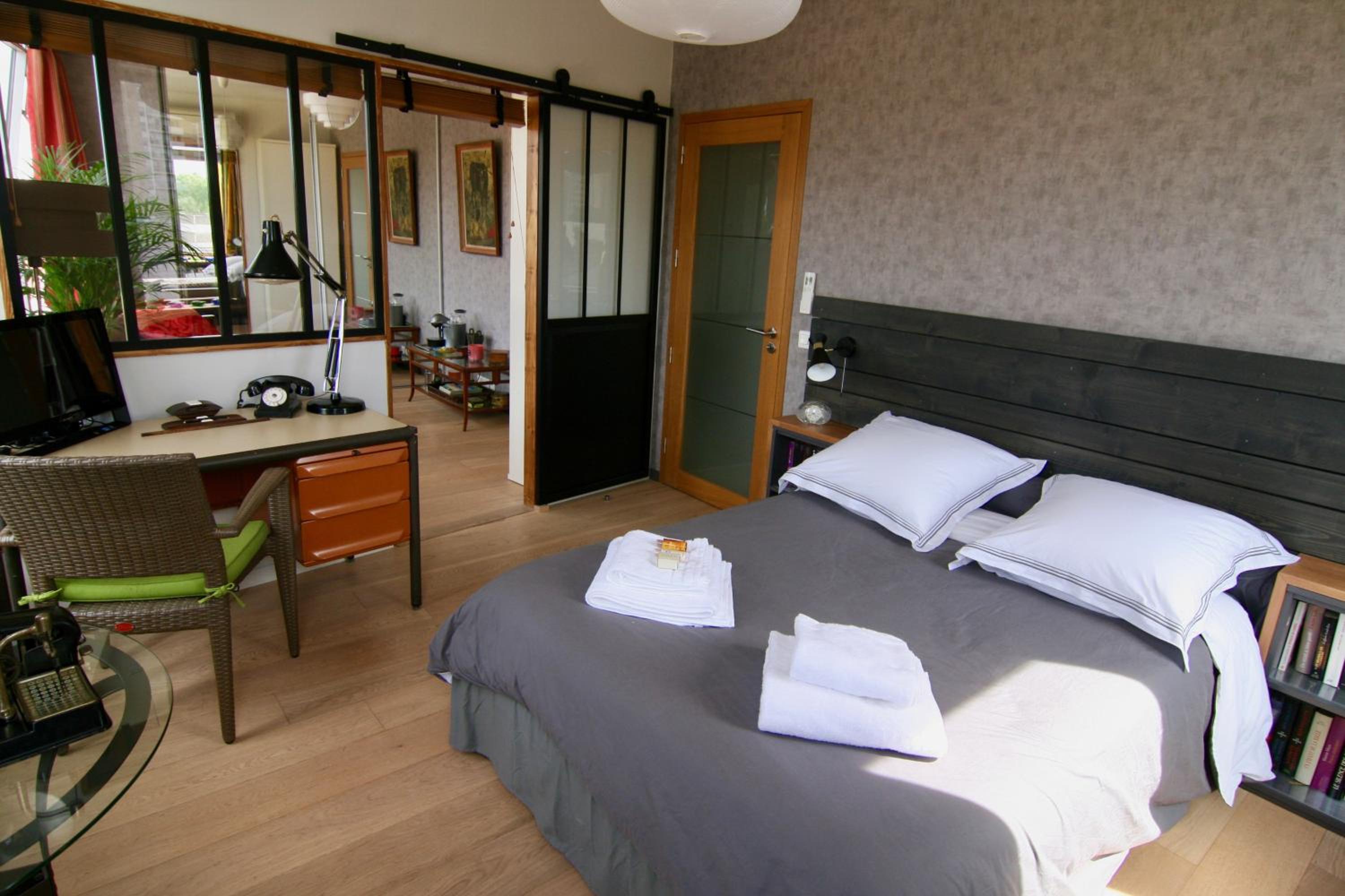 bibou's room Paris view 4
