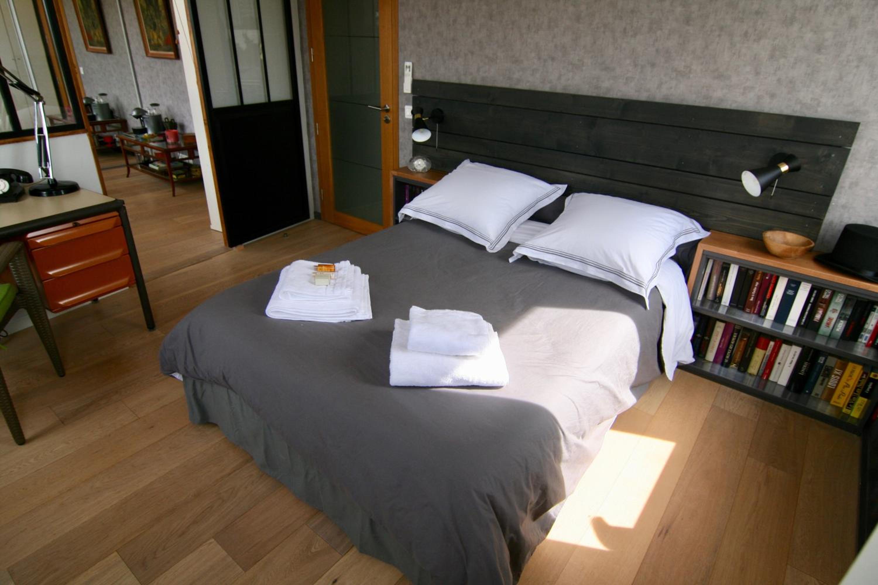 bibou's room Paris view 2