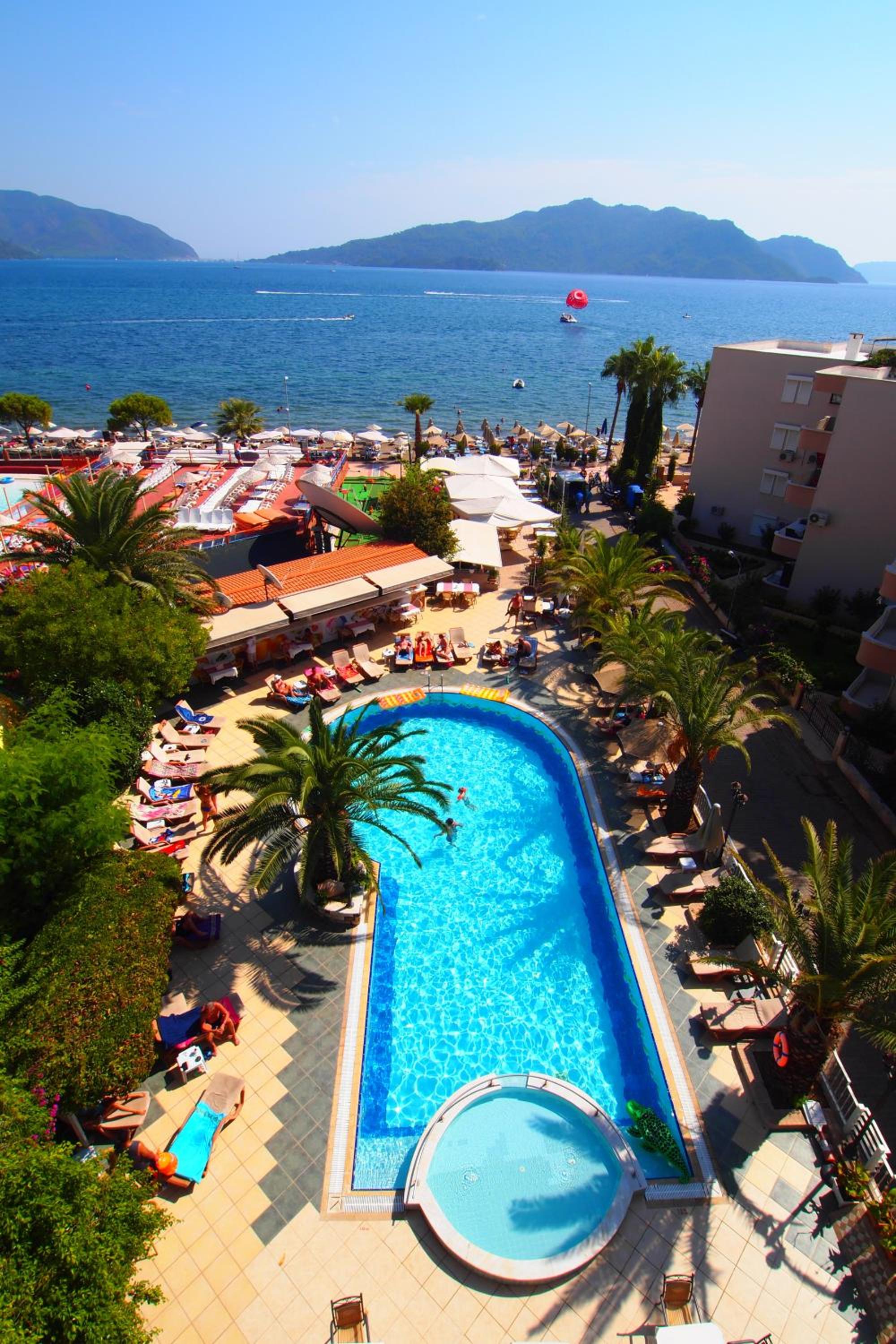 Romance Beach Hotel - Image 13