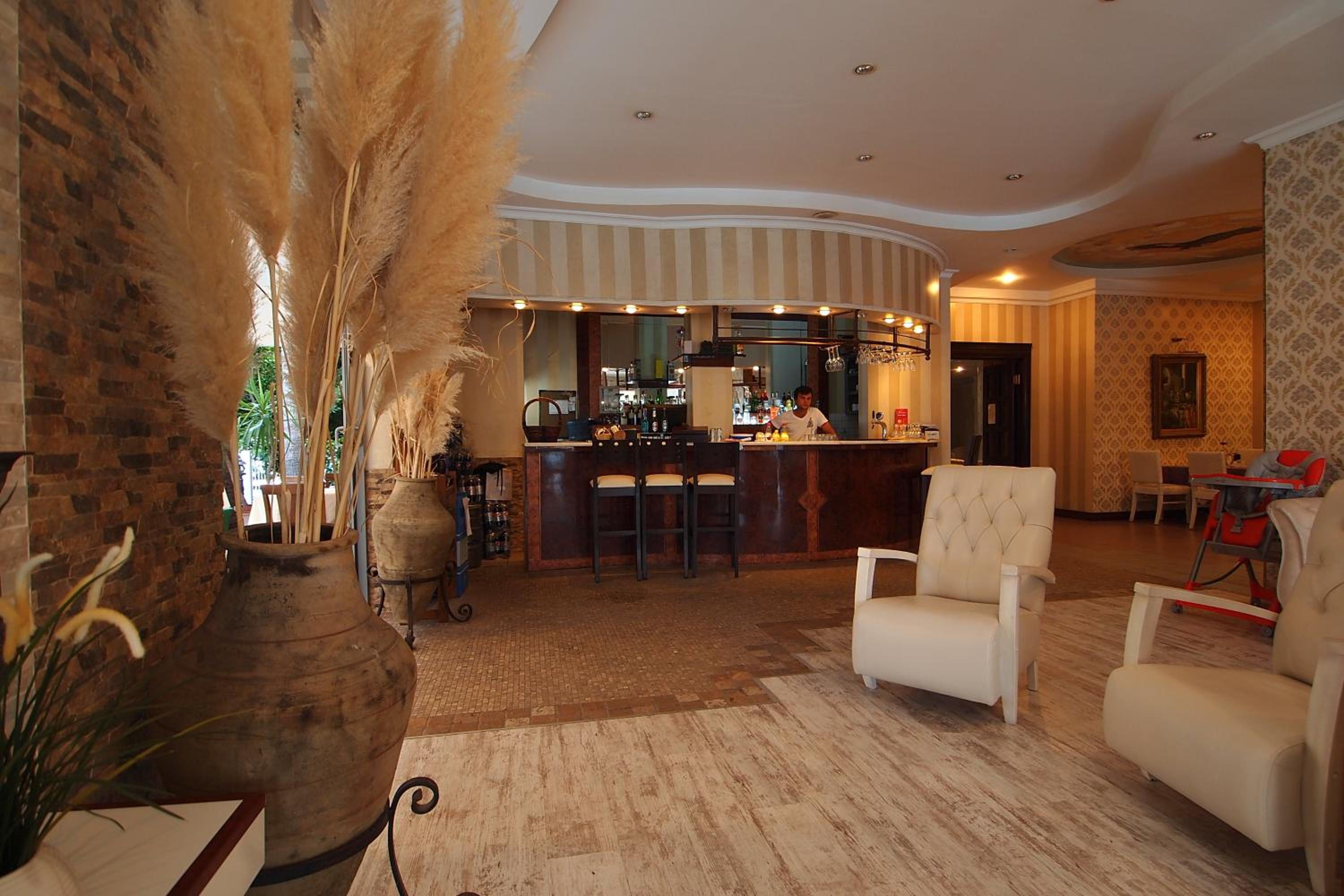 Romance Beach Hotel - Image 8