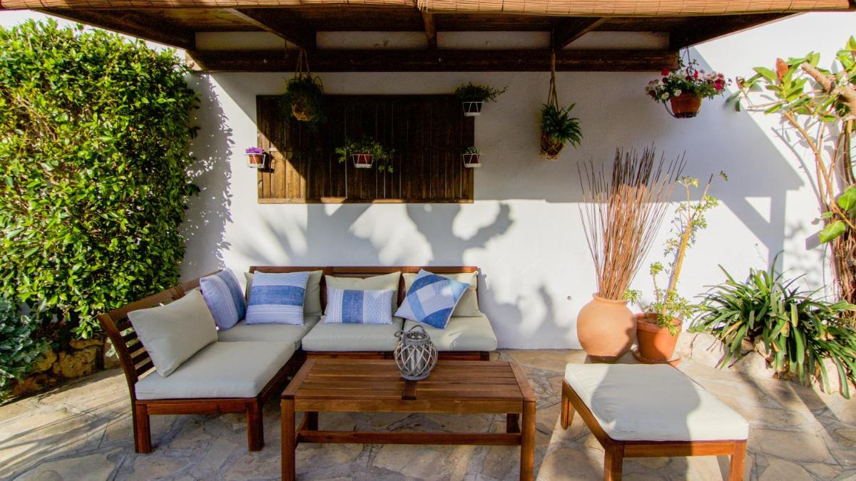 outdoor BBQ area