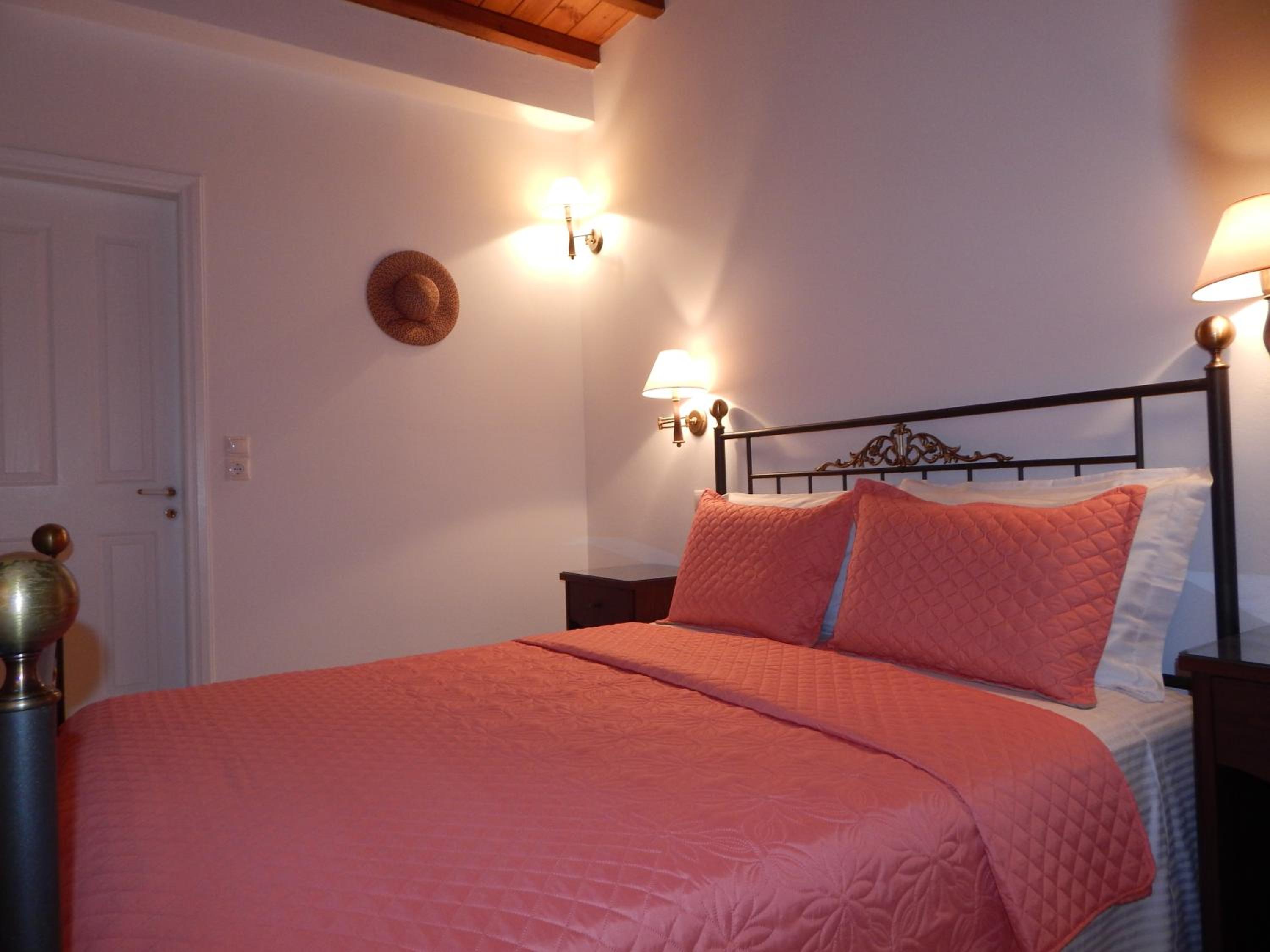 Tinos Suites & Apartments