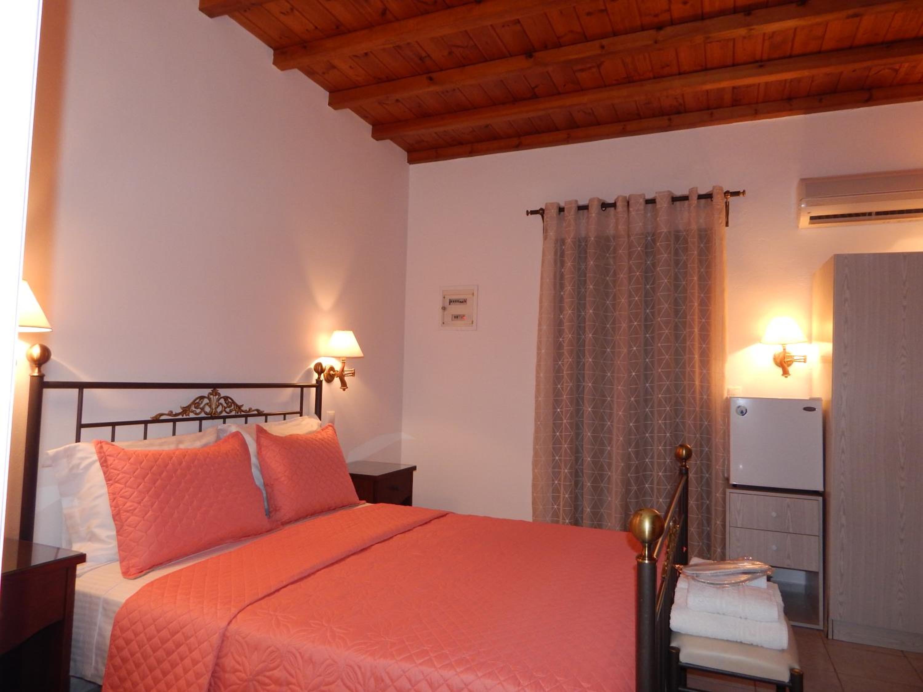Tinos Suites & Apartments