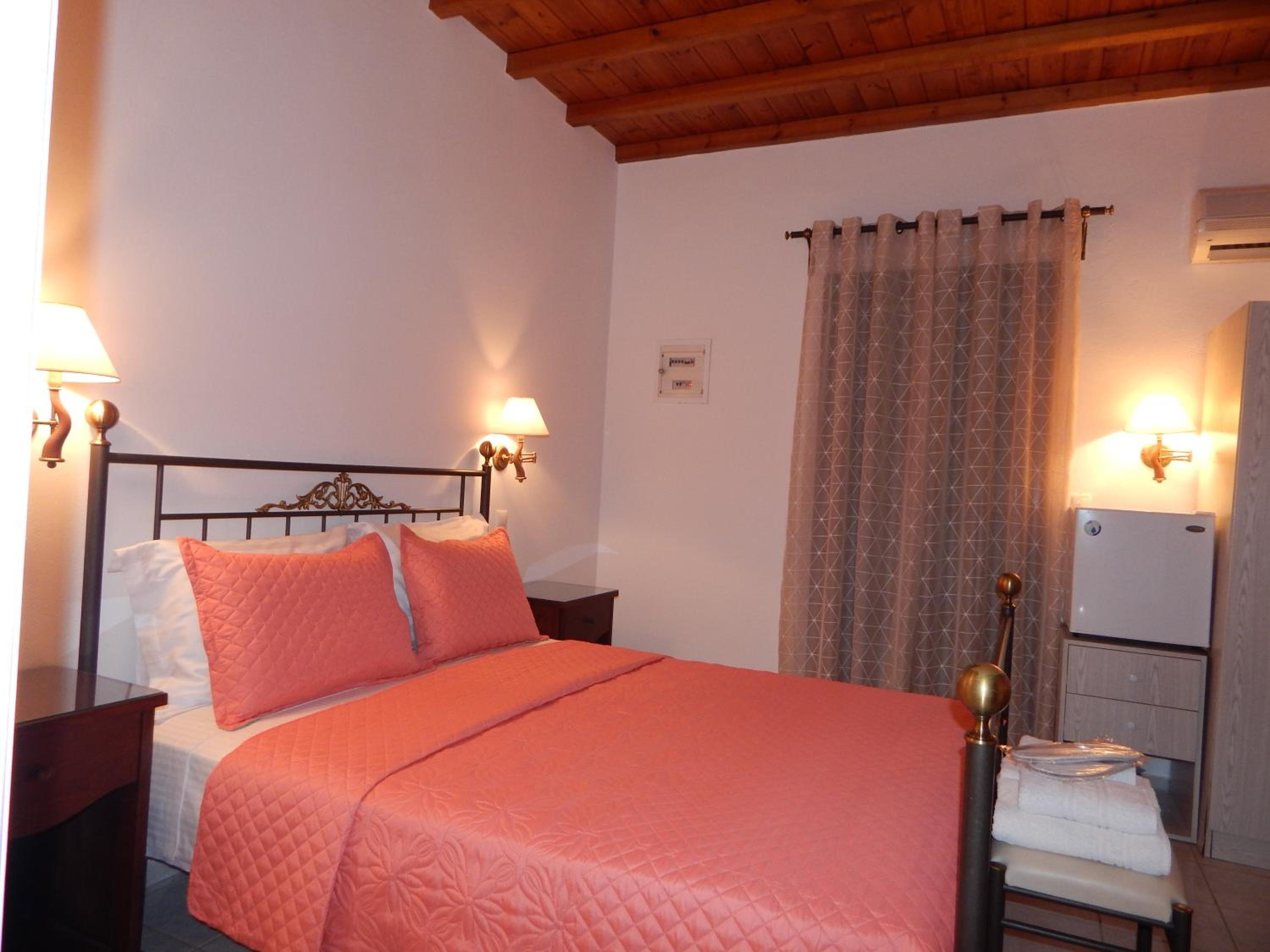 Tinos Suites & Apartments