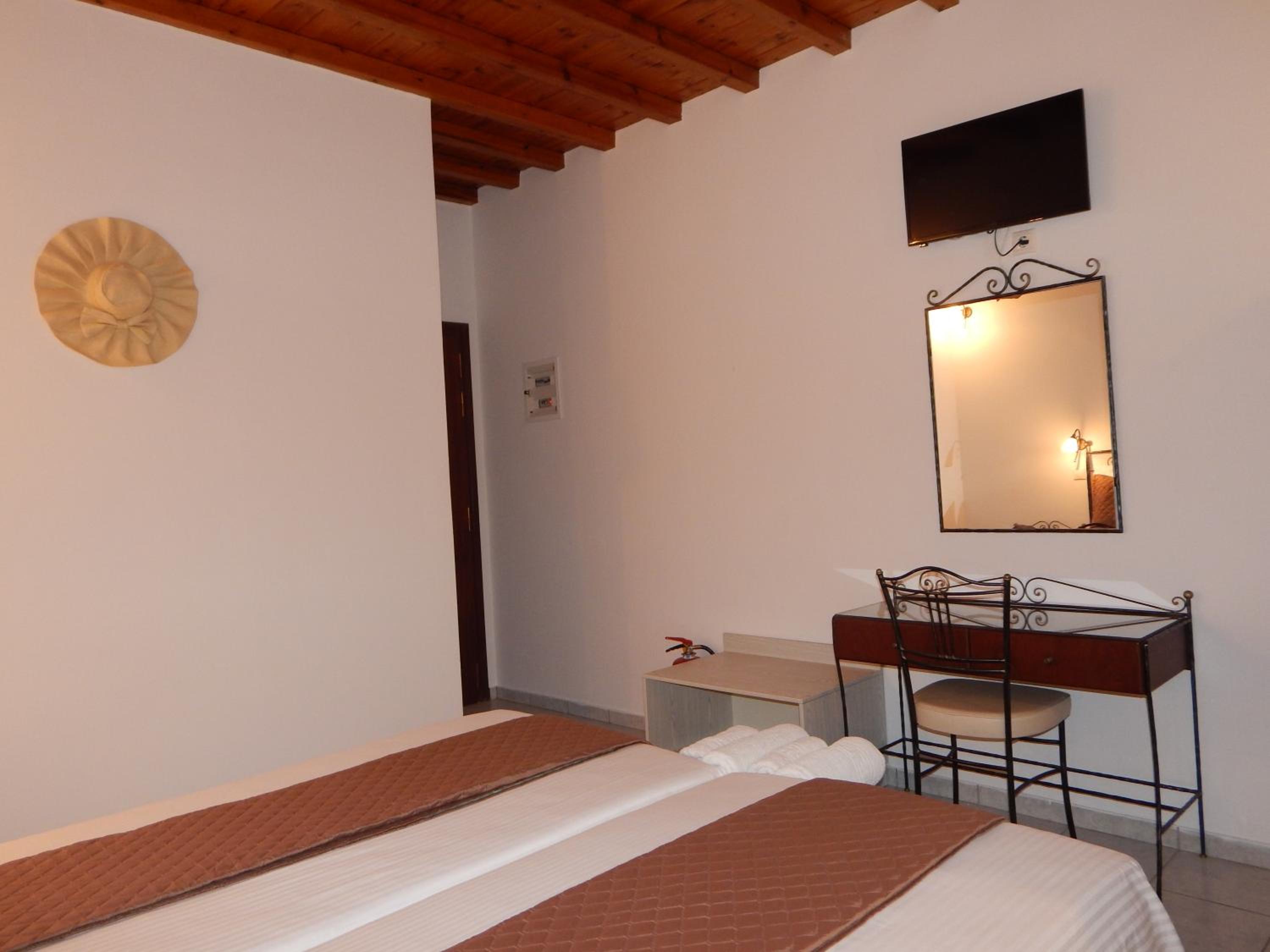 Tinos Suites & Apartments