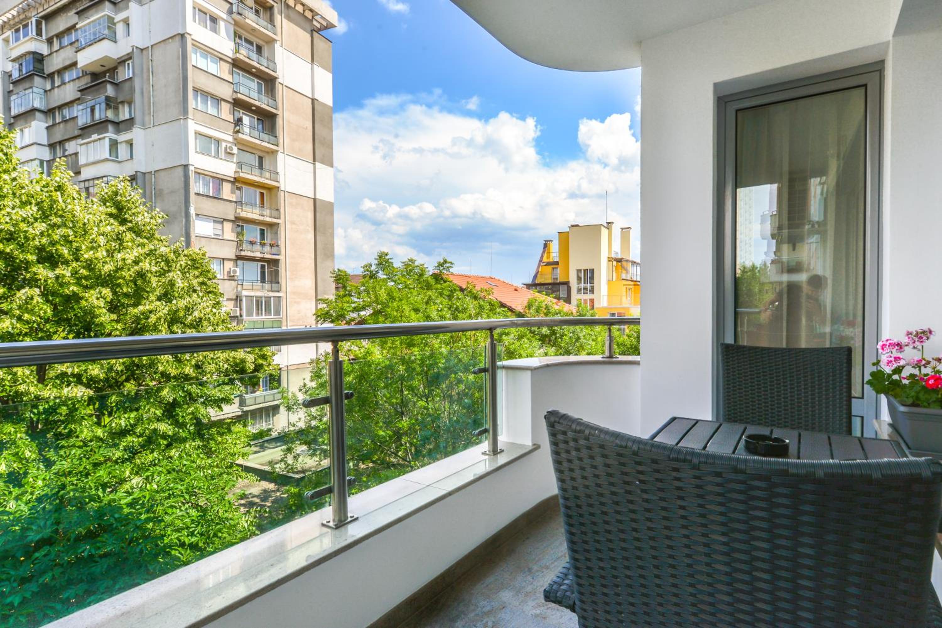 Cozy 1BD Flat with Parking & Balcony in Central Sofia by Flat Mаnager view 3