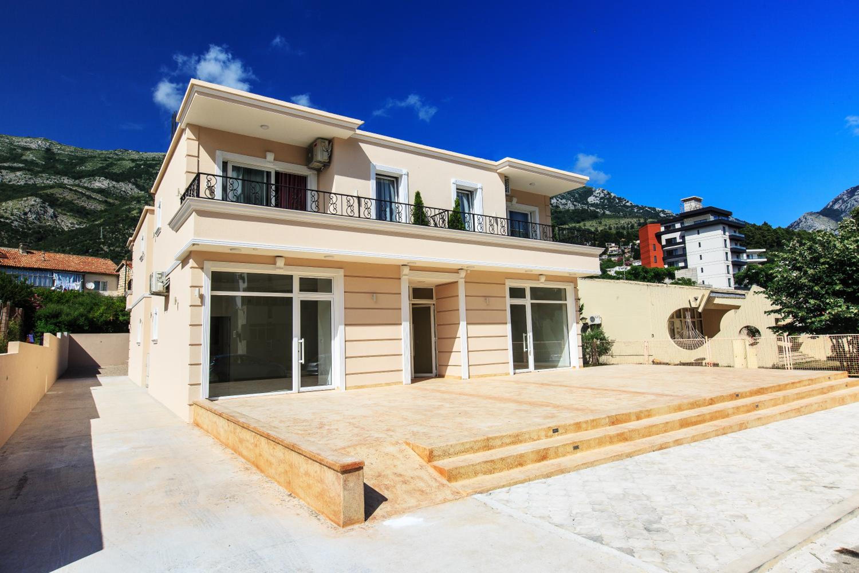Apartments Royal Lux view 3