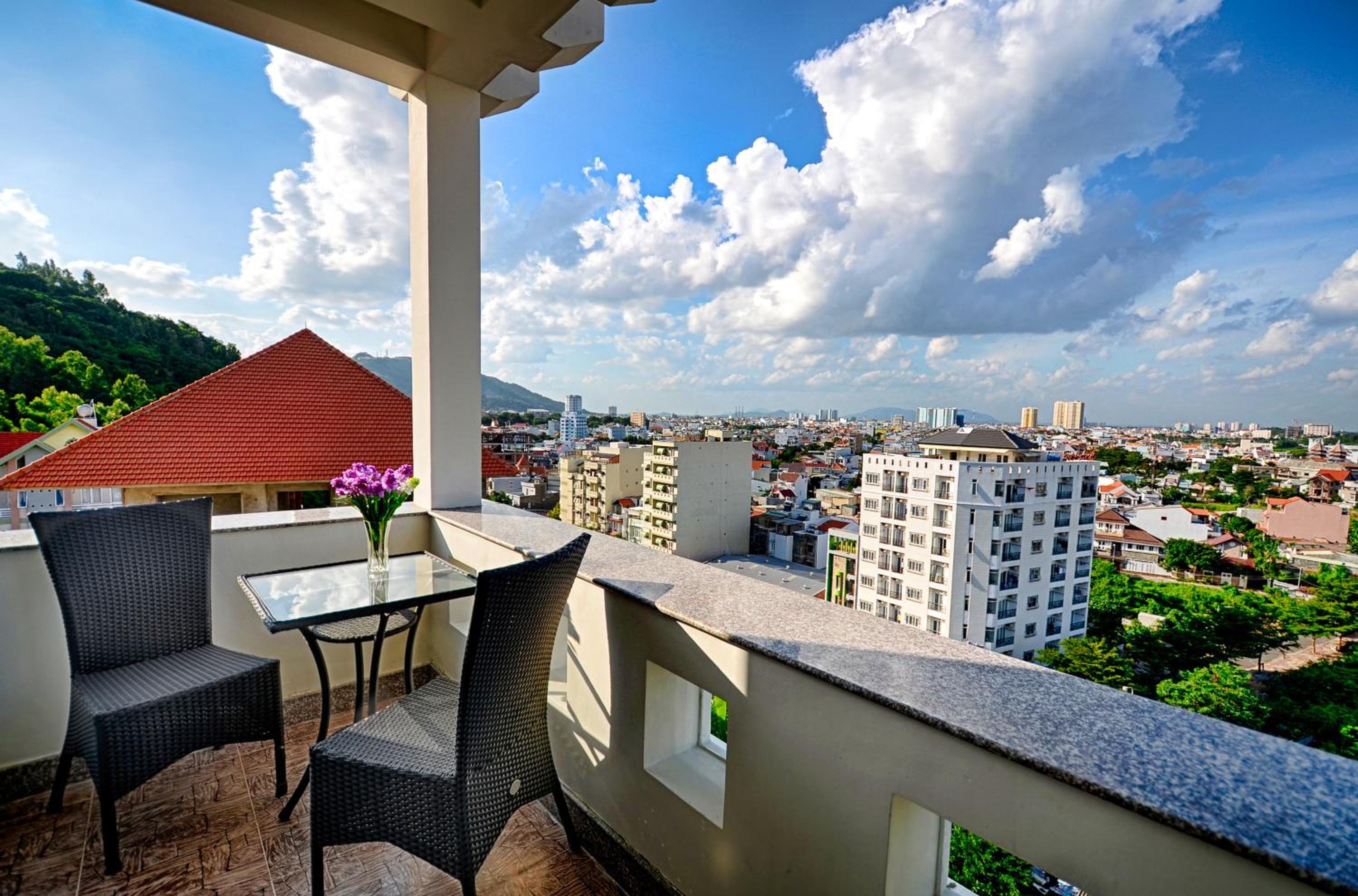 The Wind Resort - Tropical Hillside Escape