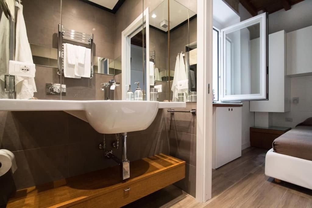 Domenichino Luxury Home
