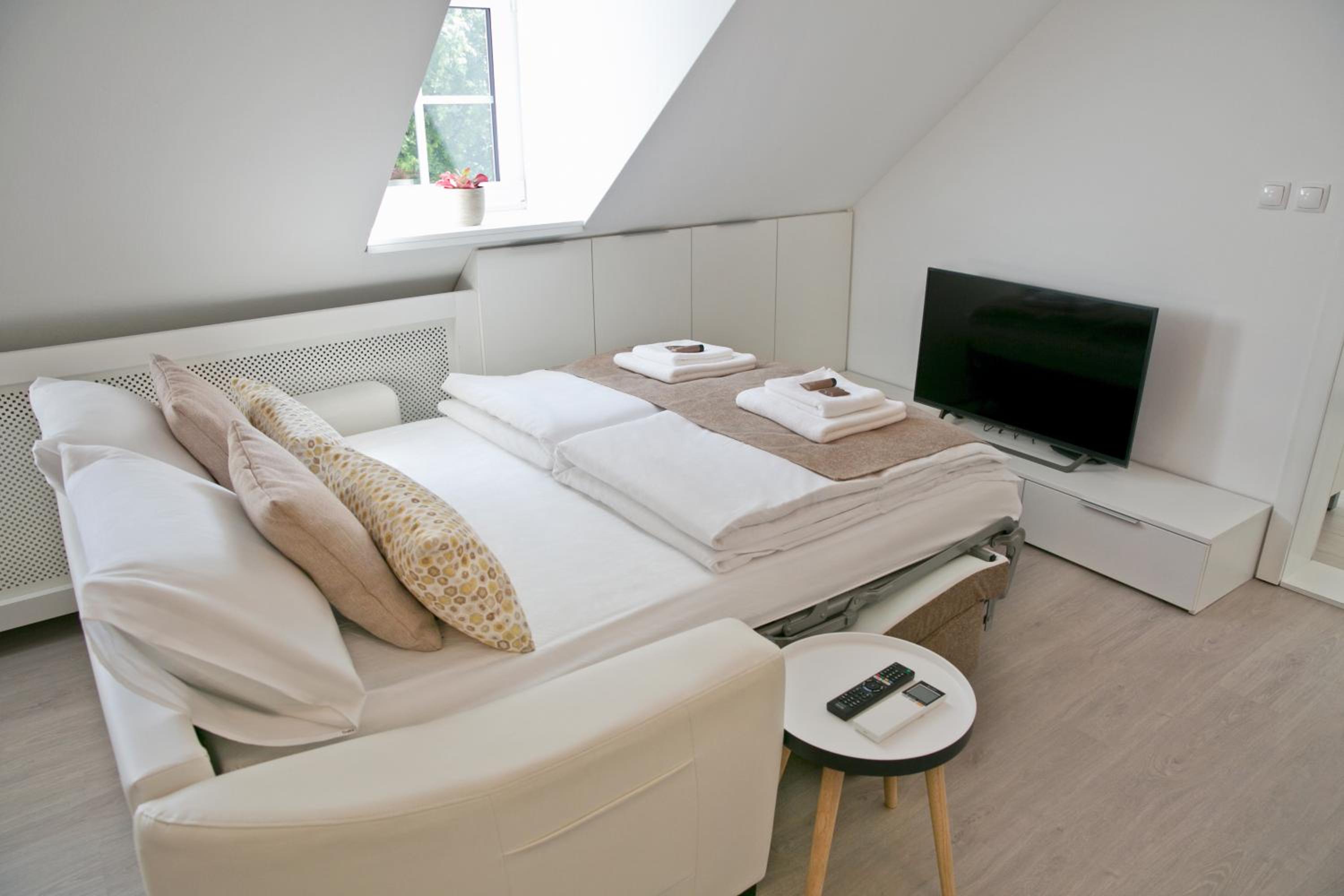 Apartments Hiša Pod Gradom