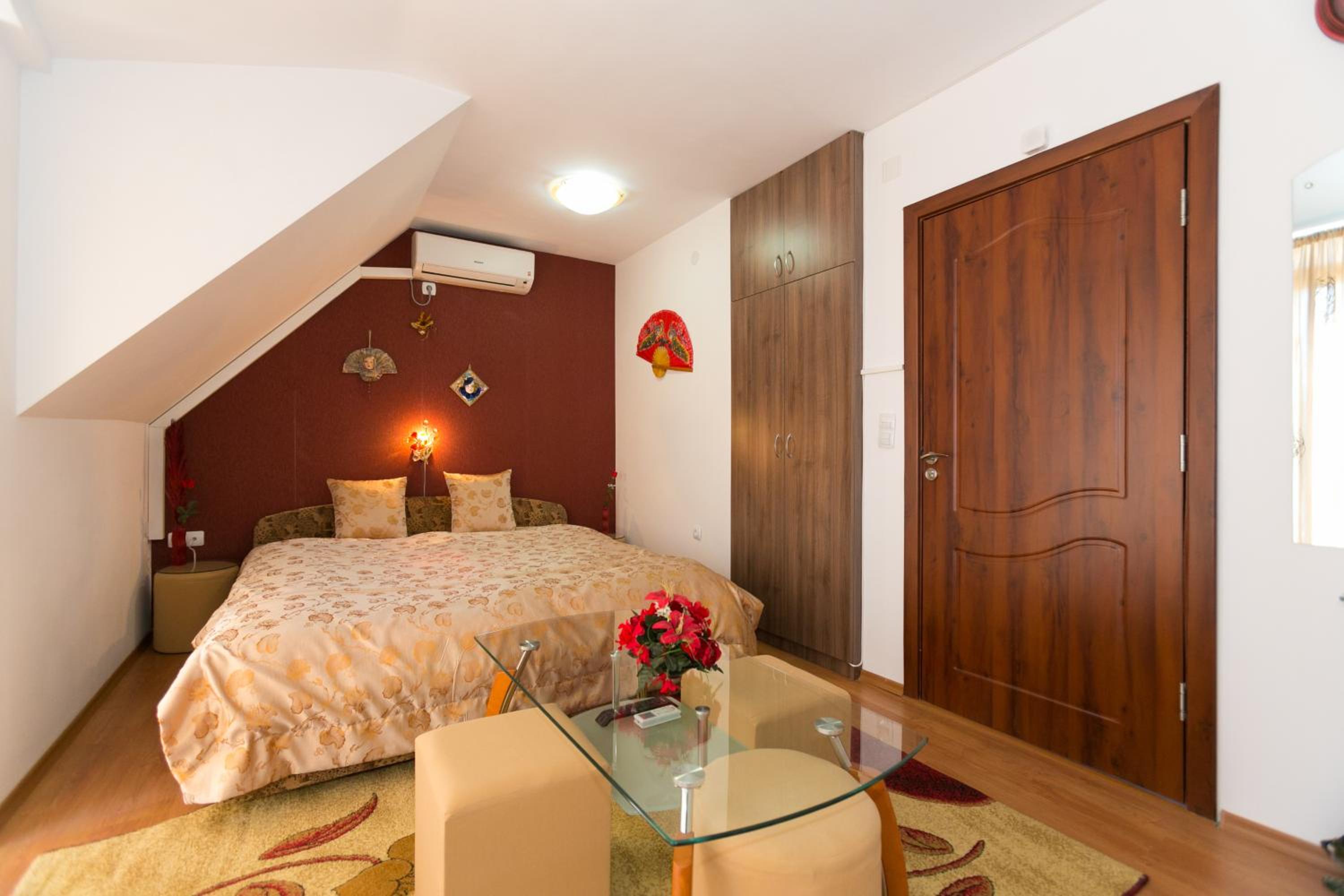 Guest Rooms Tivona