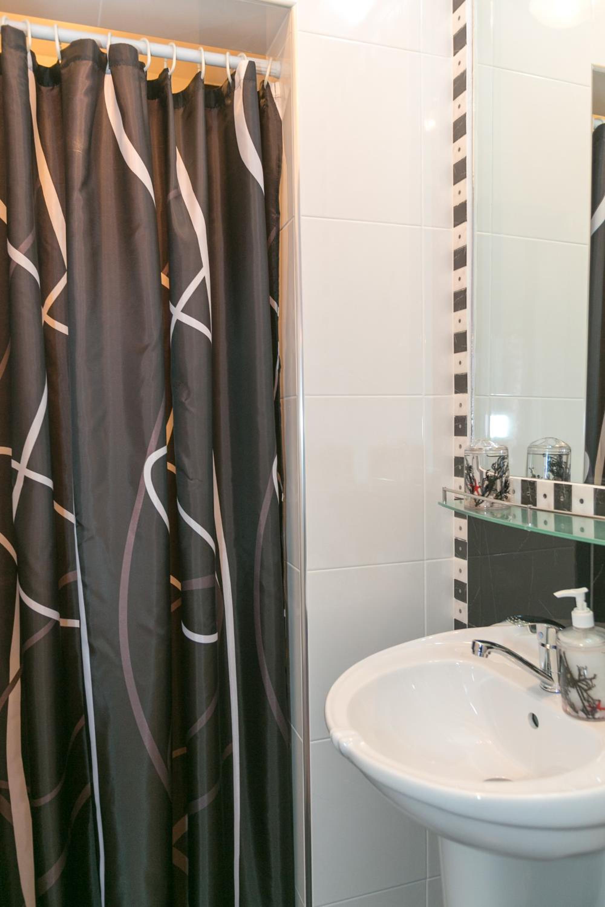 Guest Rooms Tivona