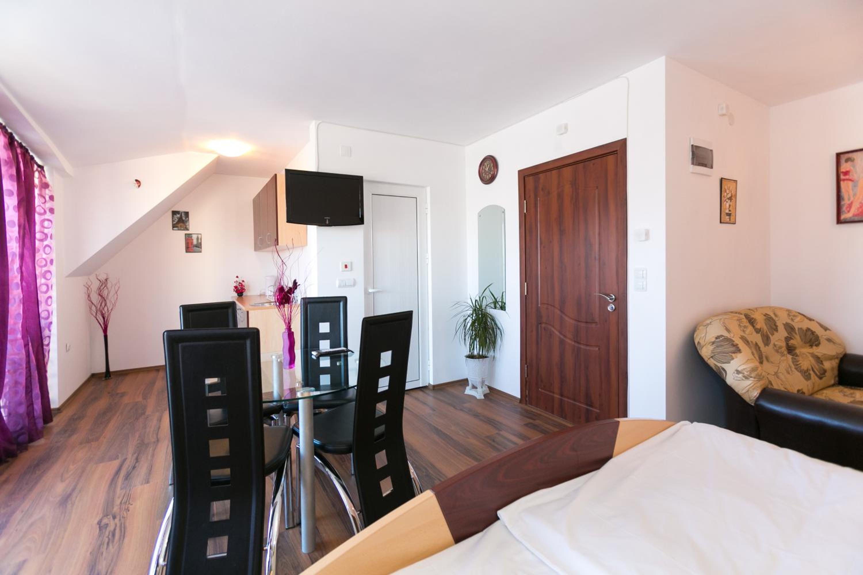 Guest Rooms Tivona